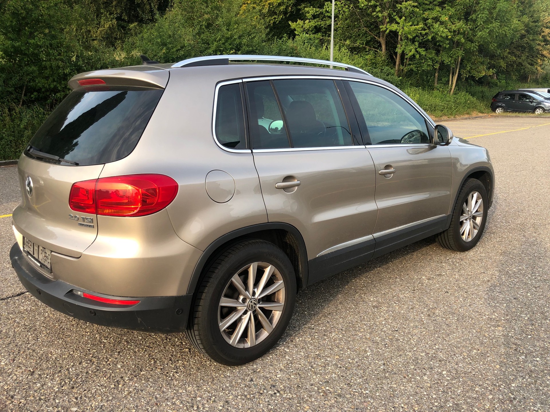 VW Tiguan 2.0 TSI Design 4Motion-showroom-element-2