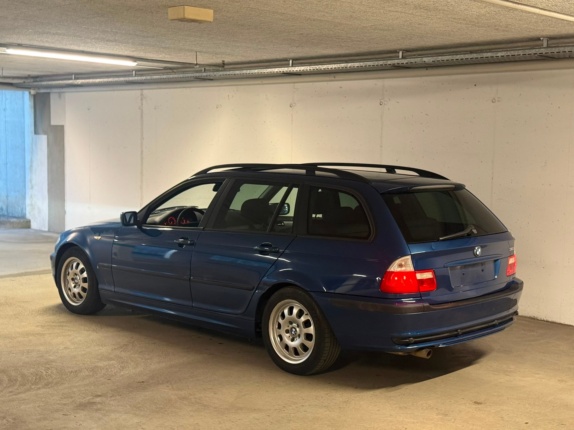 BMW 318i Touring // MFK NEU-showroom-element-1
