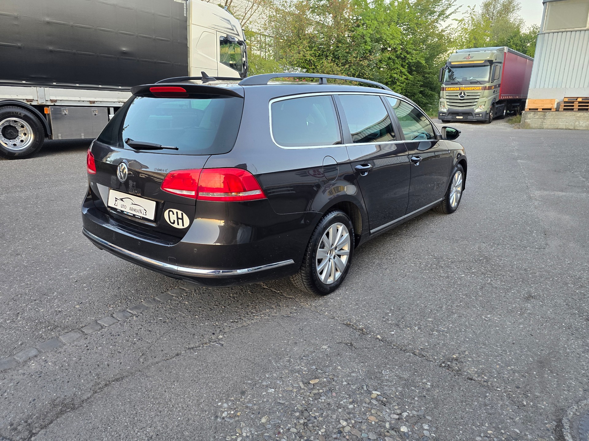 VW Passat Variant 2.0 TDI BMT Trendline-image-4