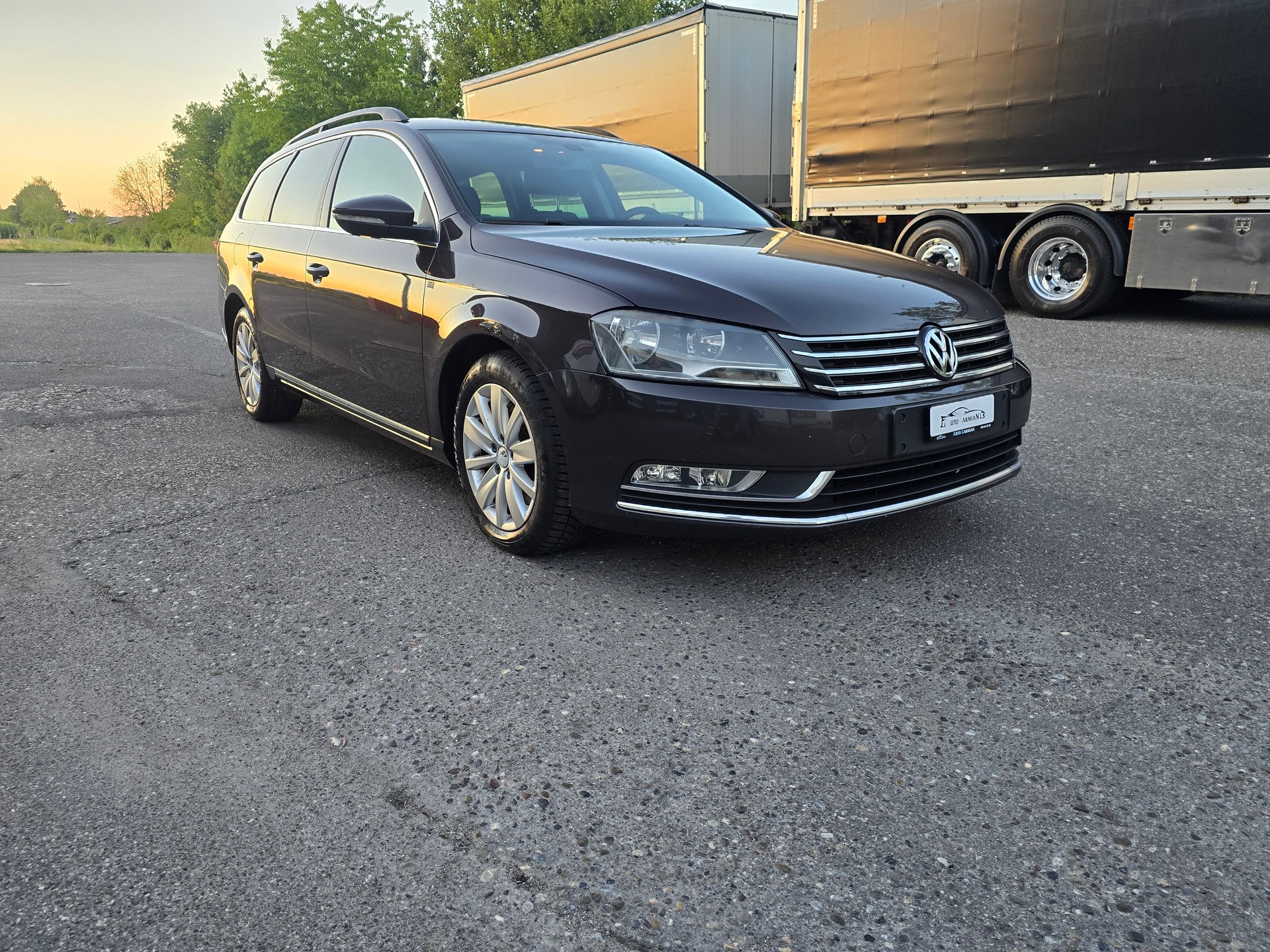 VW Passat Variant 2.0 TDI BMT Trendline-showroom-element-1