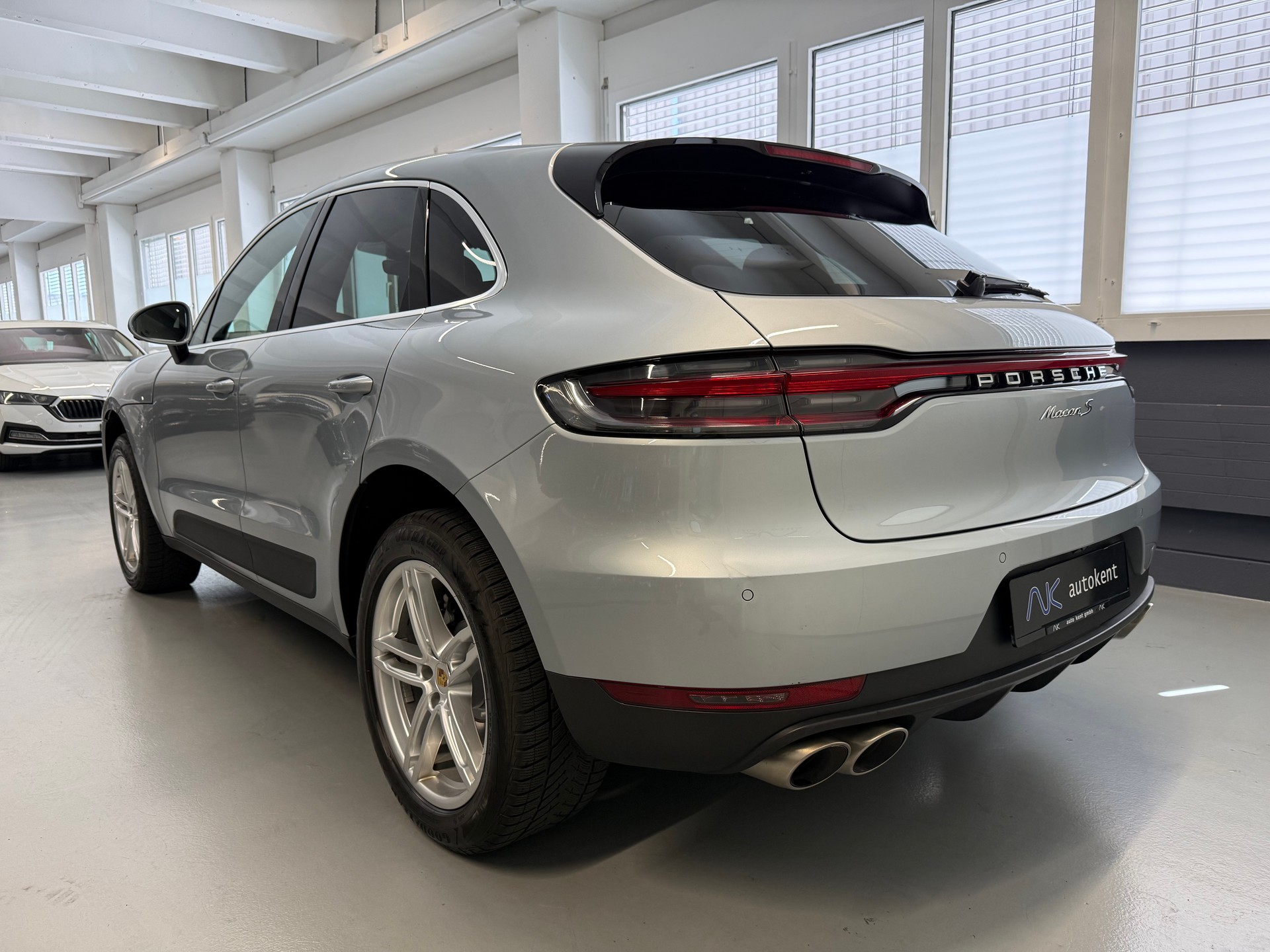 PORSCHE Macan S PDK-showroom-element-3