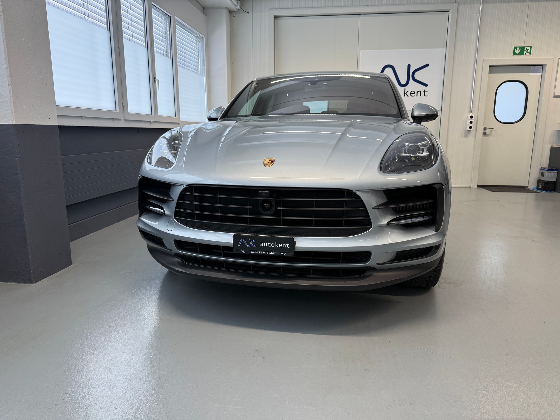 PORSCHE Macan S PDK-showroom-element-1