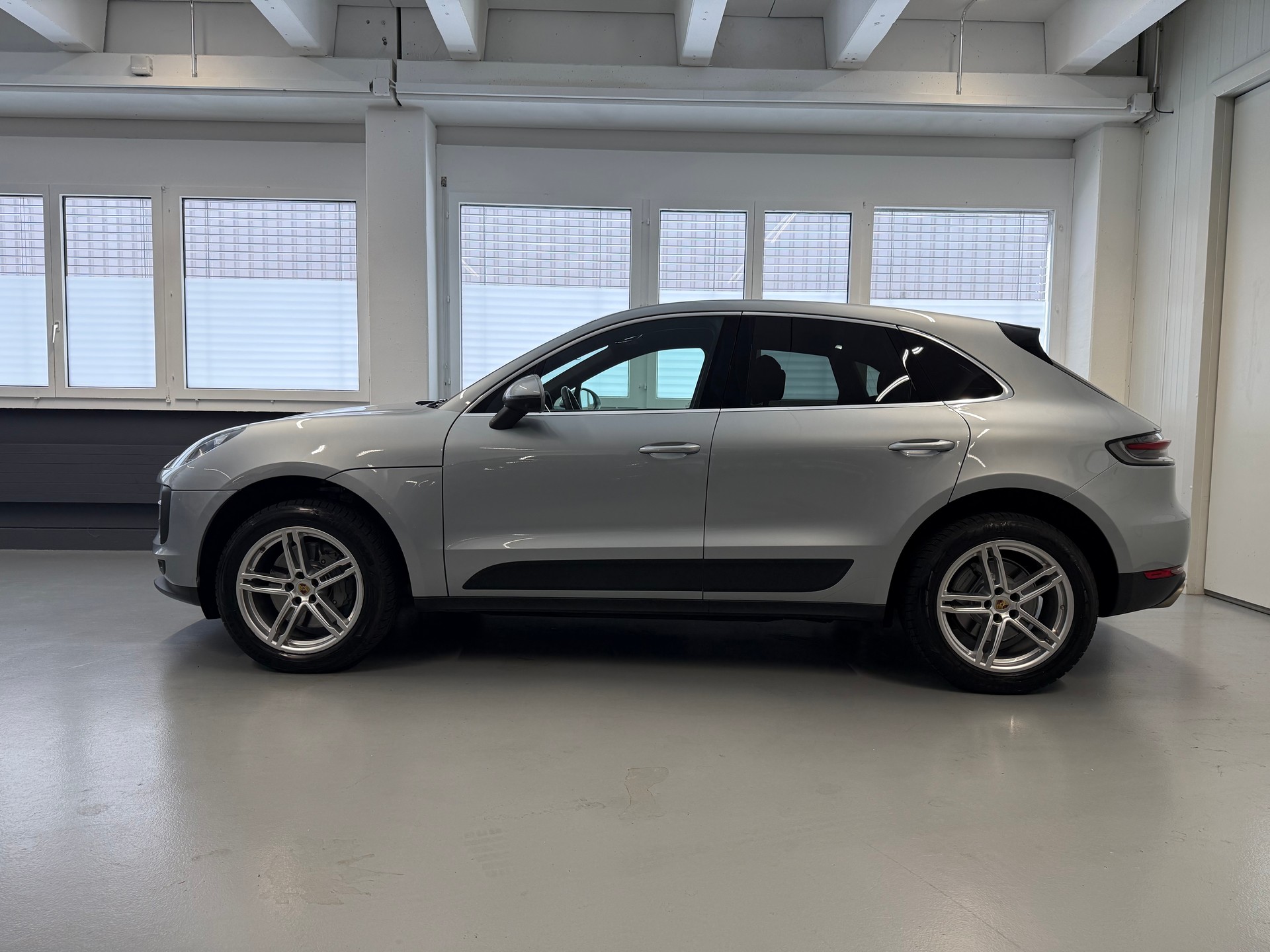 PORSCHE Macan S PDK-showroom-element-2