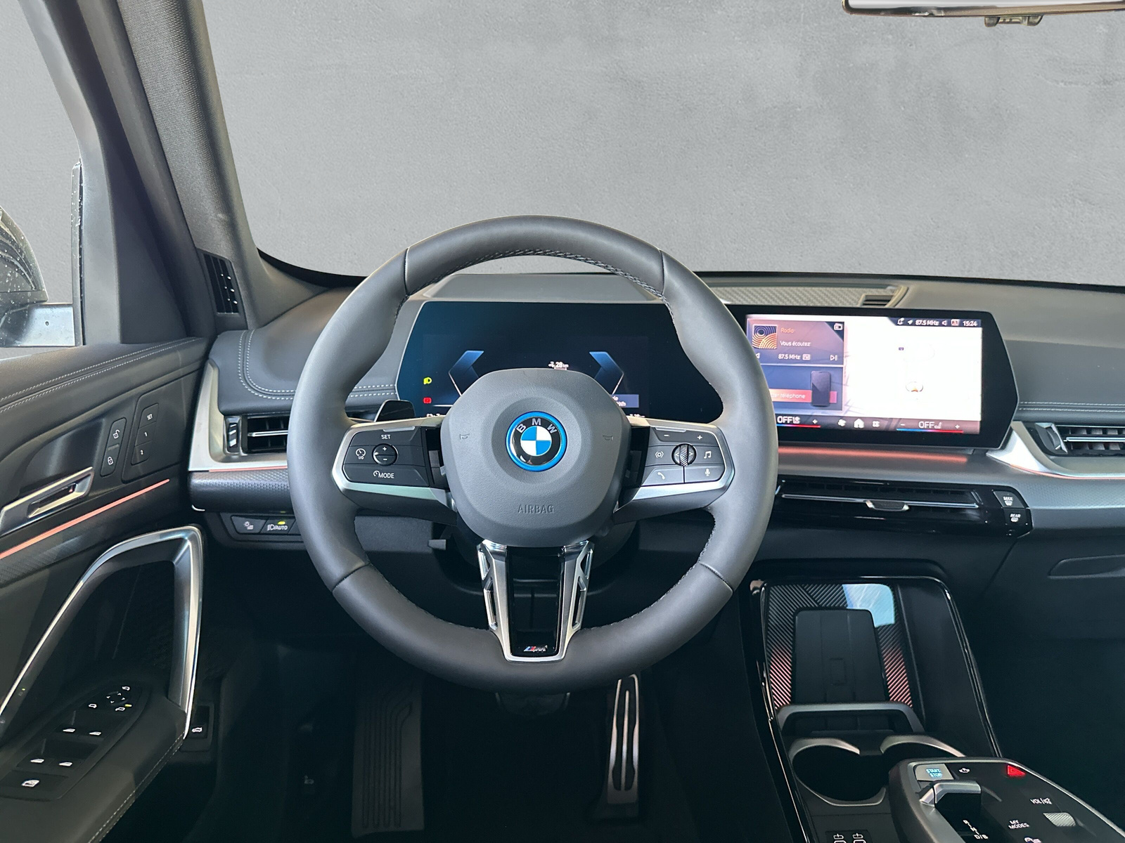 BMW iX1 xDrive 30 M Sport-image-14