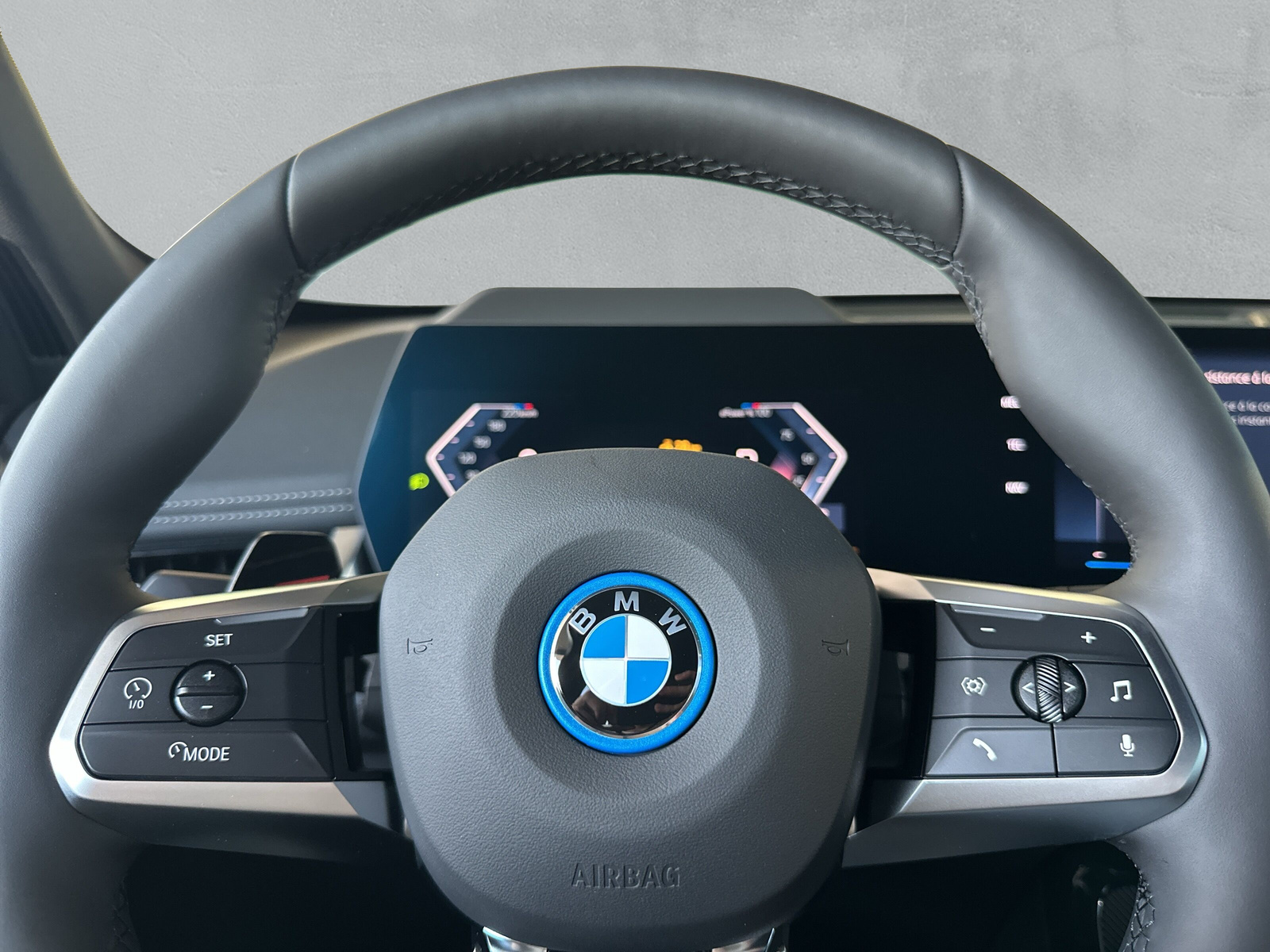 BMW iX1 xDrive 30 M Sport-image-17