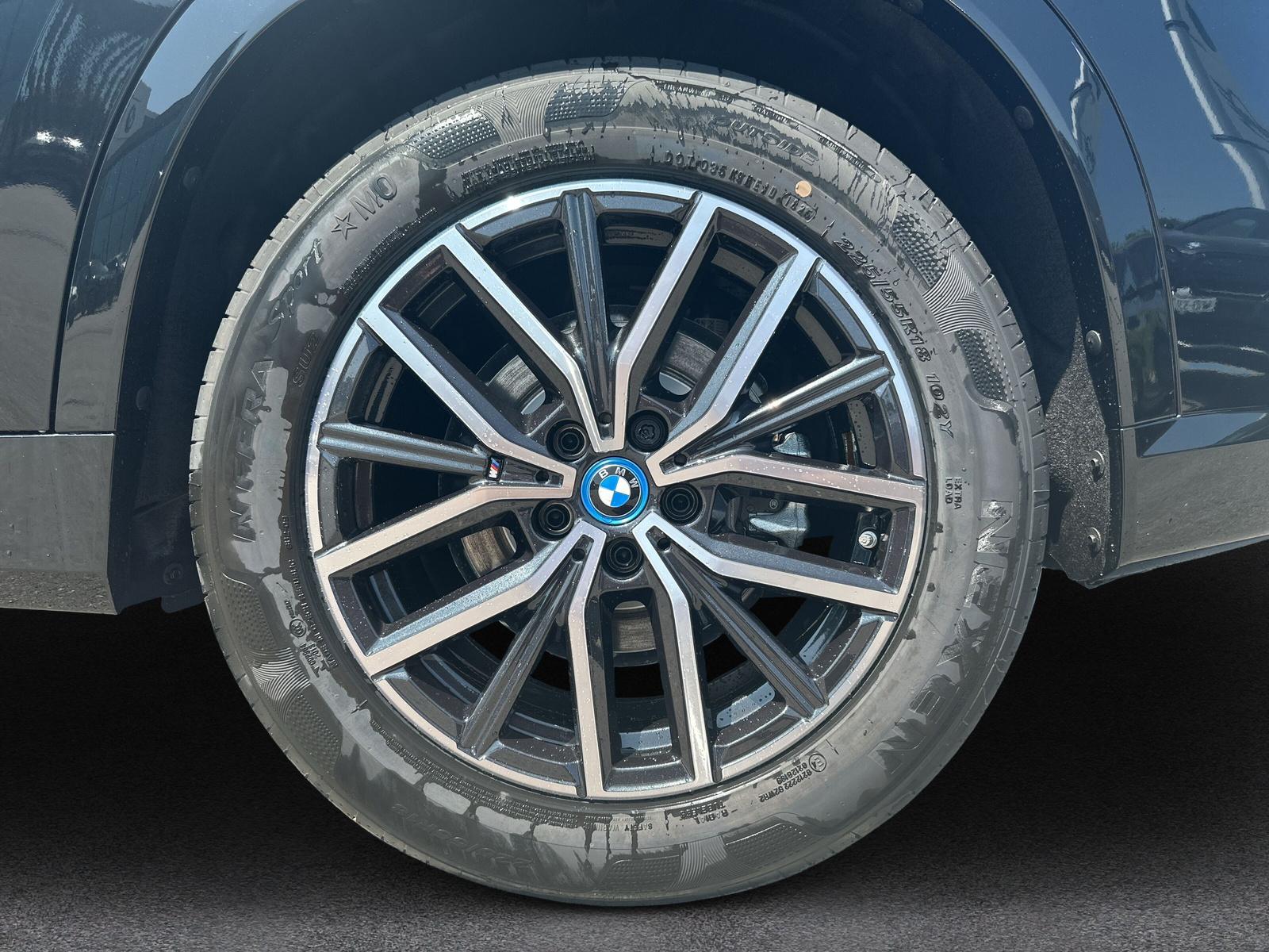 BMW iX1 xDrive 30 M Sport-image-8
