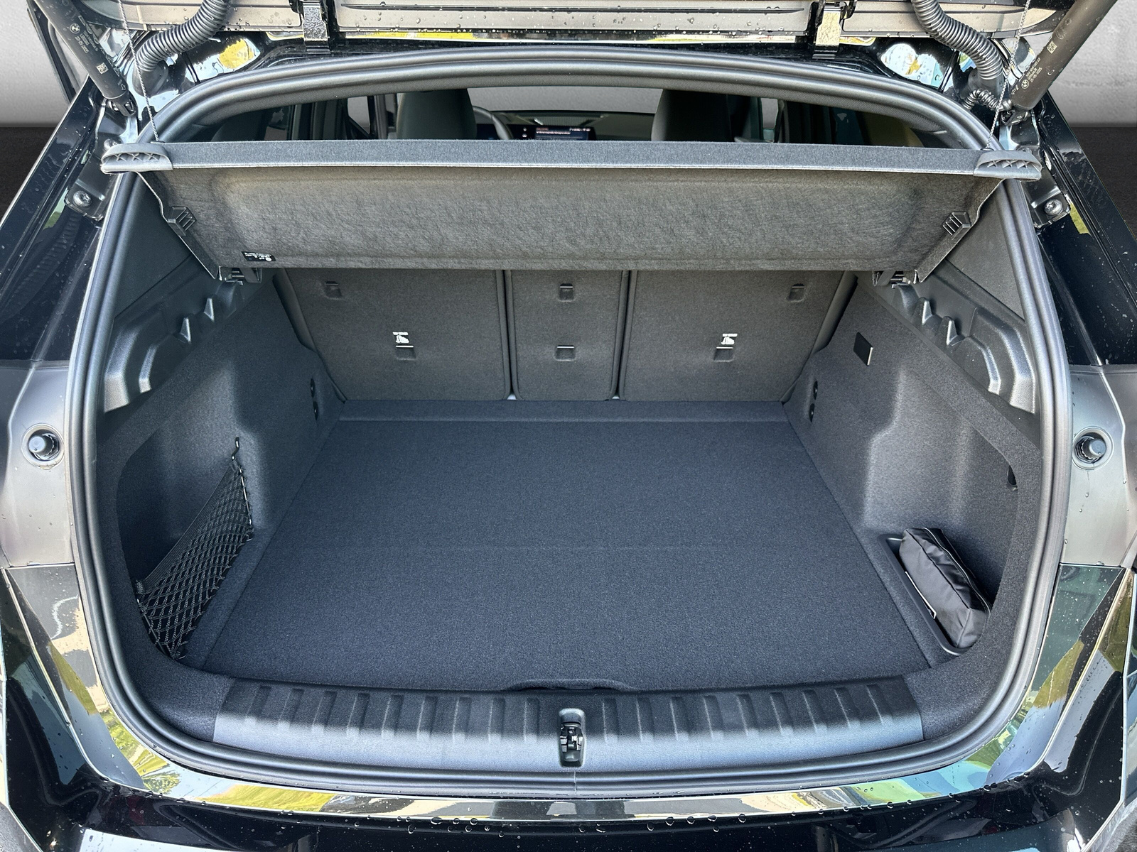 BMW iX1 xDrive 30 M Sport-image-9