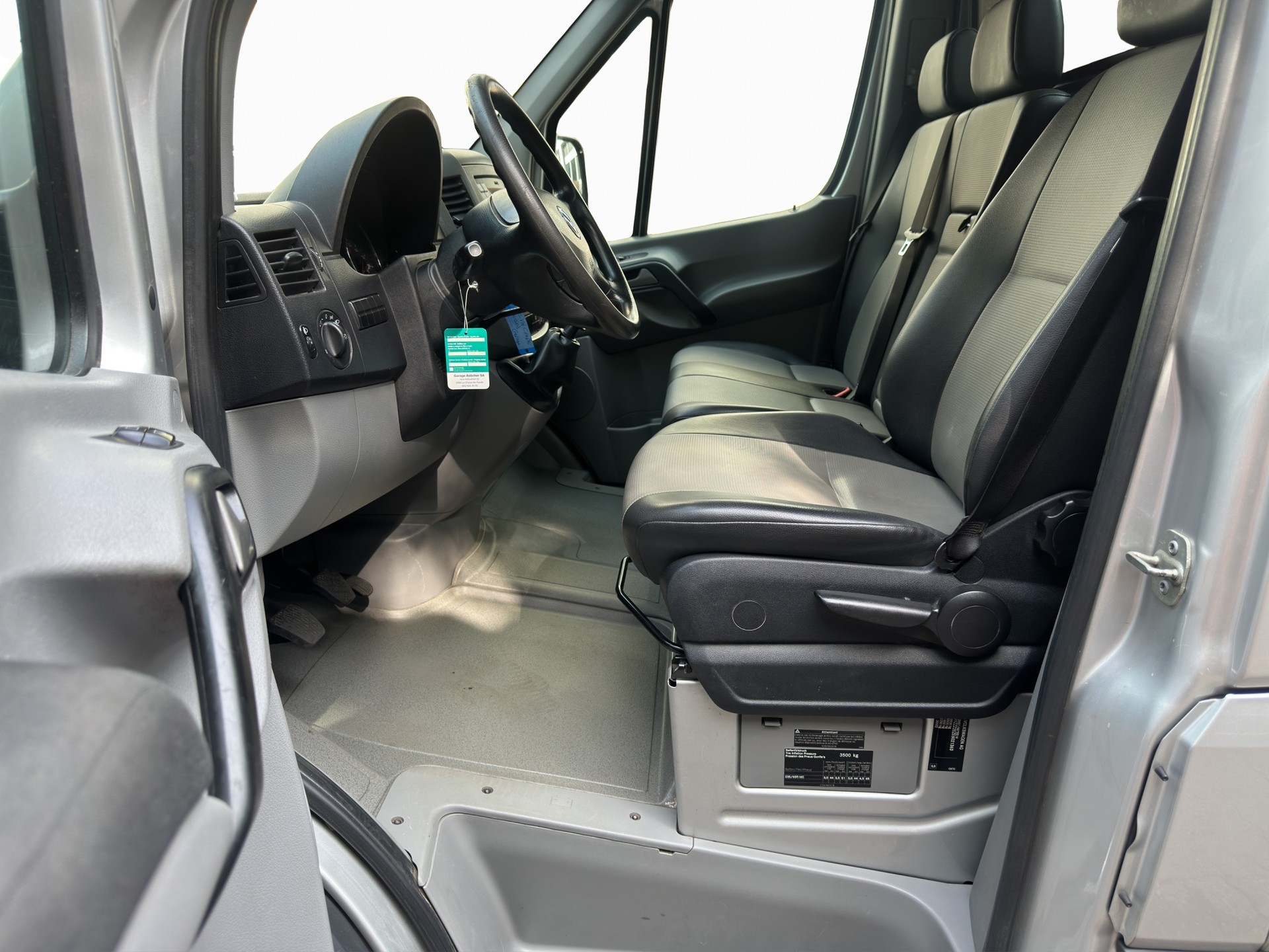 VW Crafter 35 2.0 TDI CR-image-8