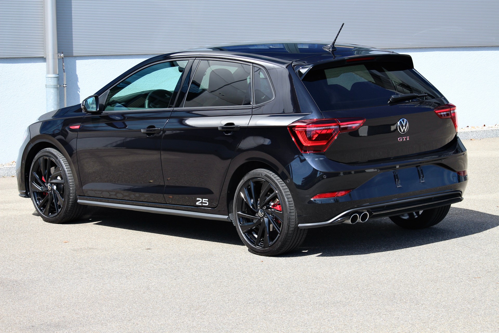 VW Polo 2.0 TSI GTI Edition 25 Years DSG "ONE of 2500" ° CH-Fahrzeug mit laufender Werks-Garantie bis 04.2028-image-8