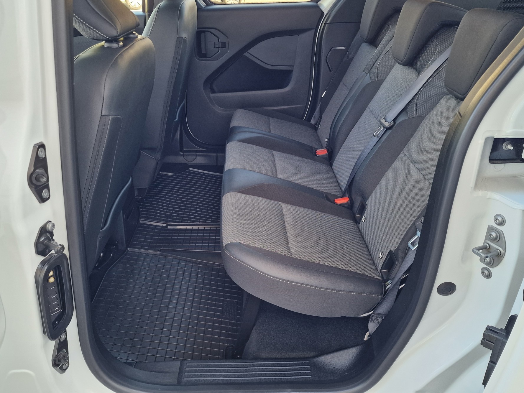 RENAULT Kangoo 1.3 TCe 100 PF Equilibre-image-12