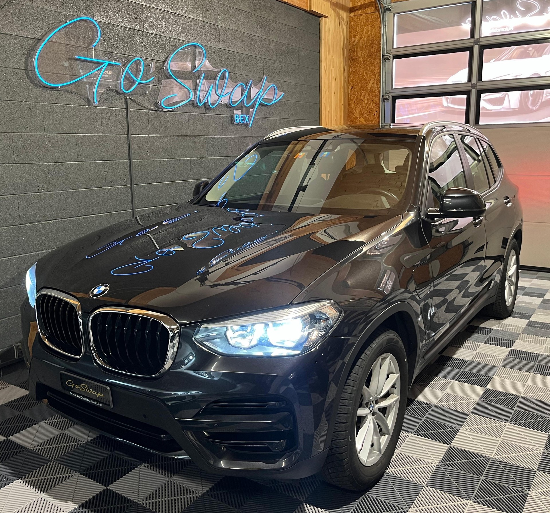 BMW X3 xDrive 30e-showroom-element-3