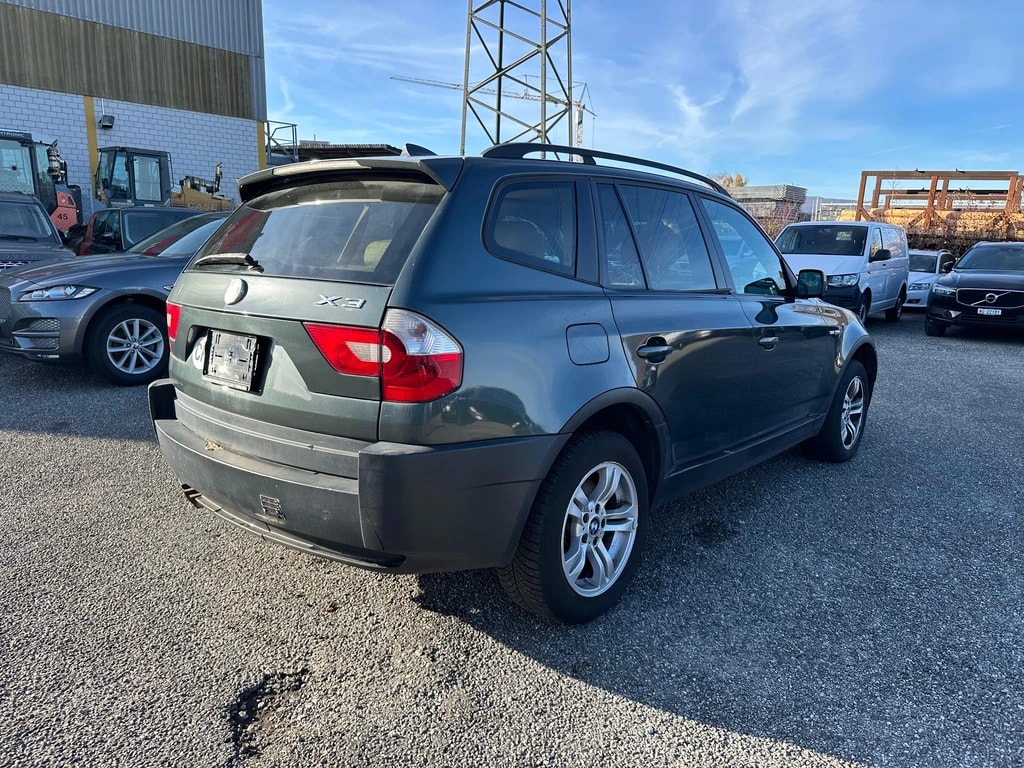 BMW X3 3.0i-image-4
