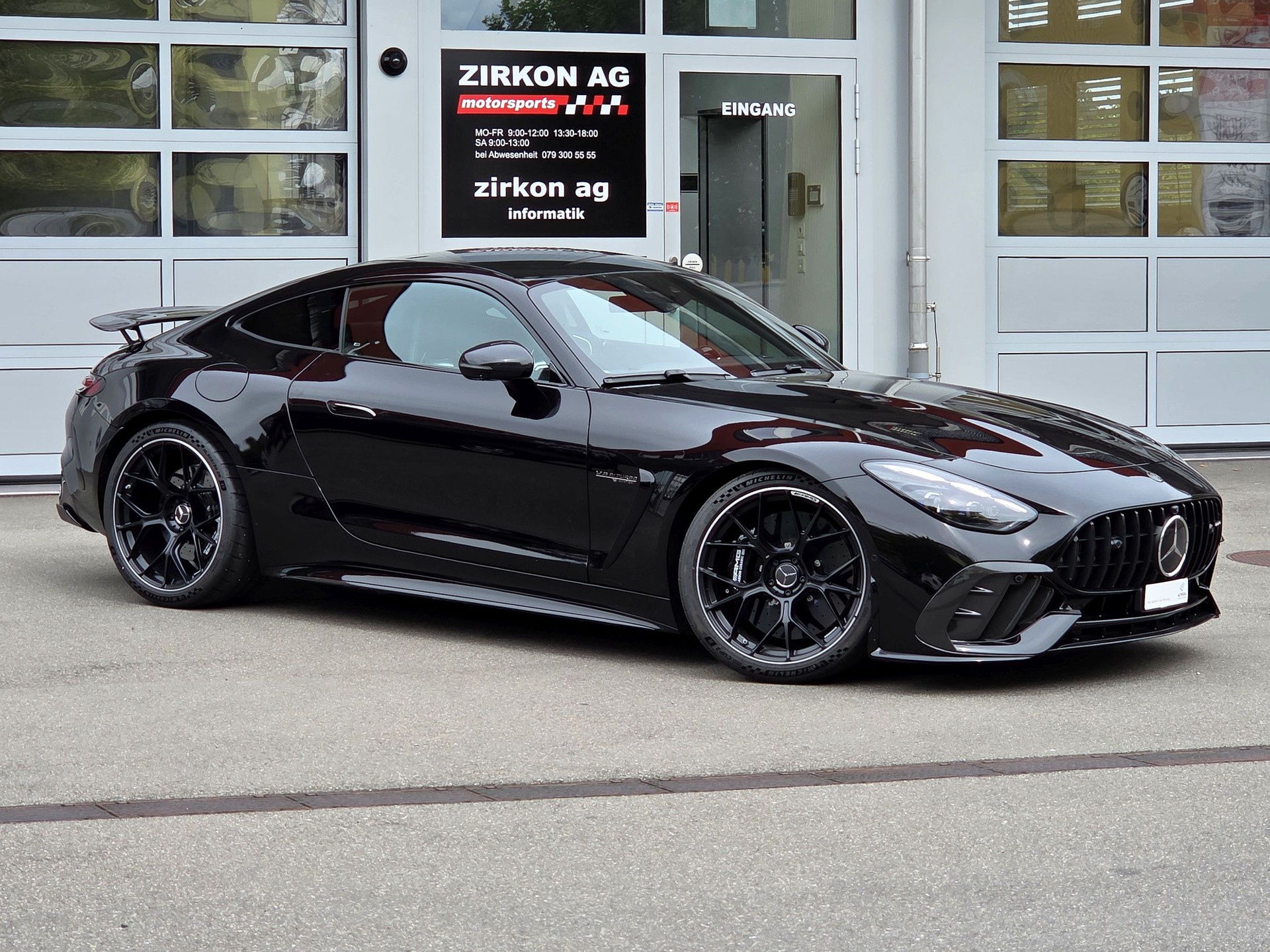MERCEDES-BENZ AMG GT 63 PRO 4Matic+ Executive Edition-showroom-element-3