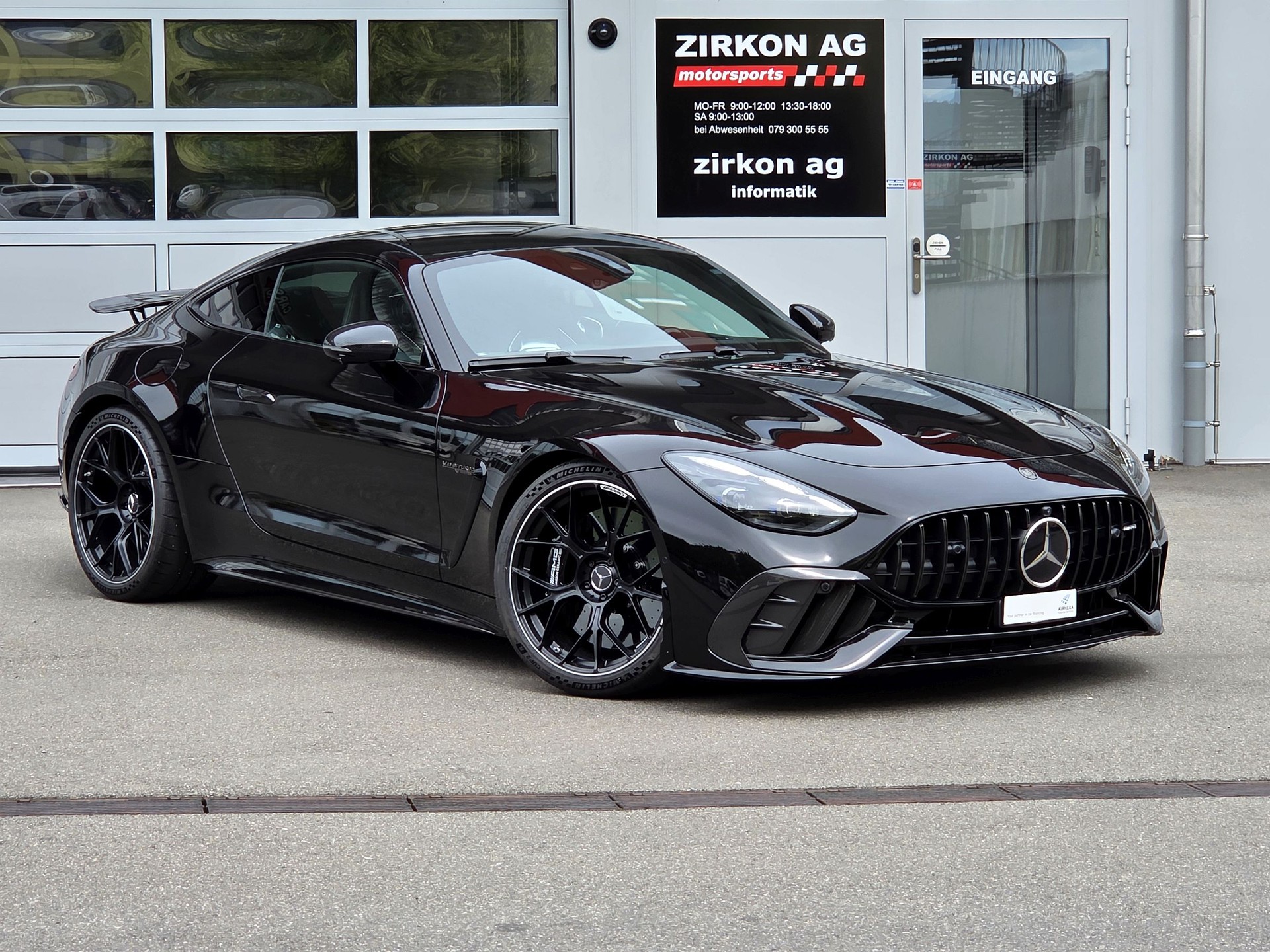 MERCEDES-BENZ AMG GT 63 PRO 4Matic+ Executive Edition-showroom-element-2