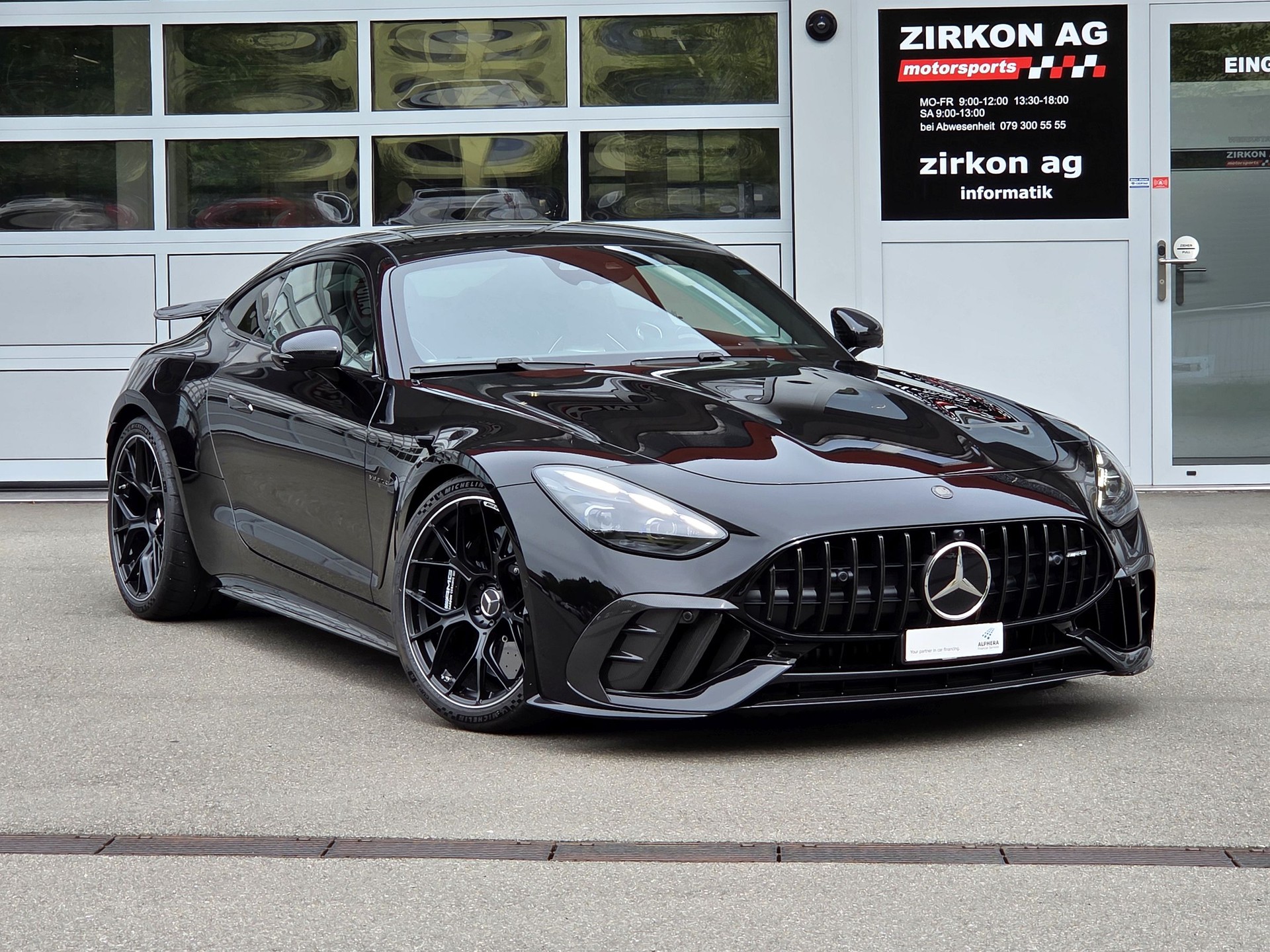 MERCEDES-BENZ AMG GT 63 PRO 4Matic+ Executive Edition-showroom-element-1