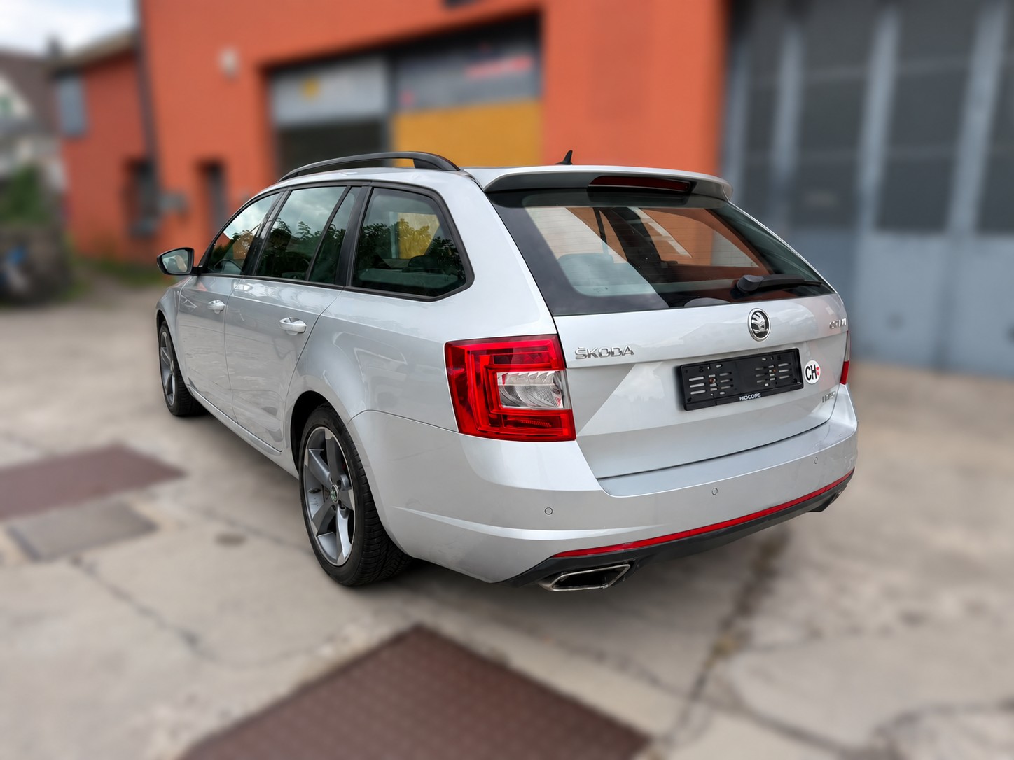 SKODA Octavia Combi 2.0 TSI RS-showroom-element-2