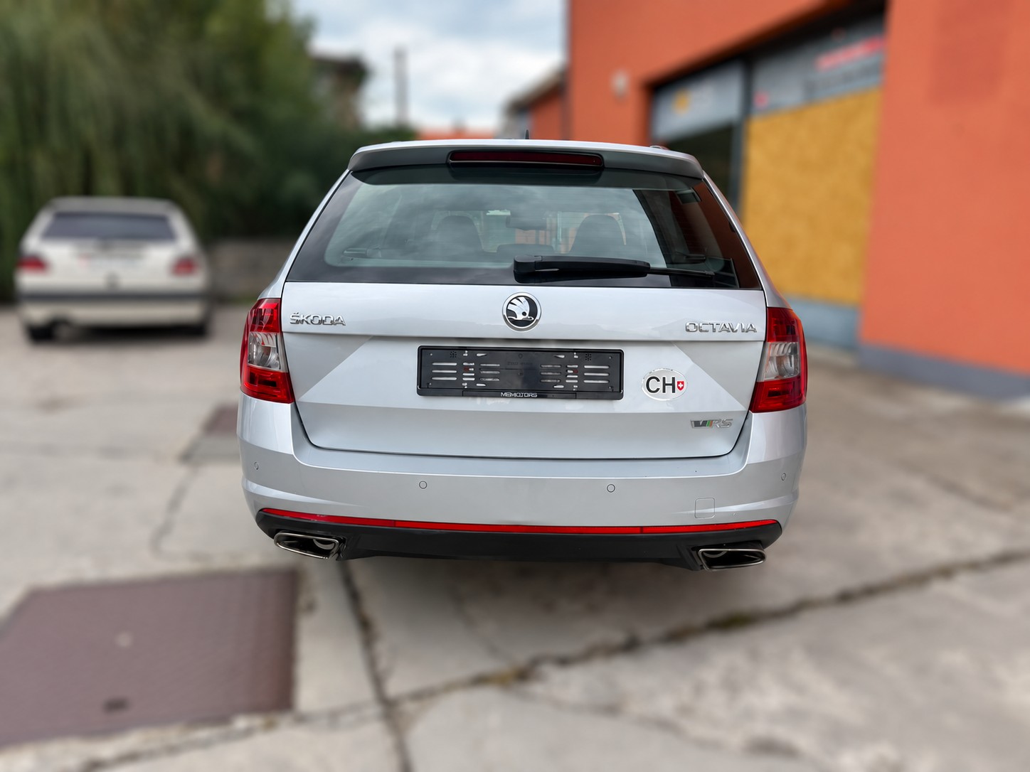 SKODA Octavia Combi 2.0 TSI RS-showroom-element-3