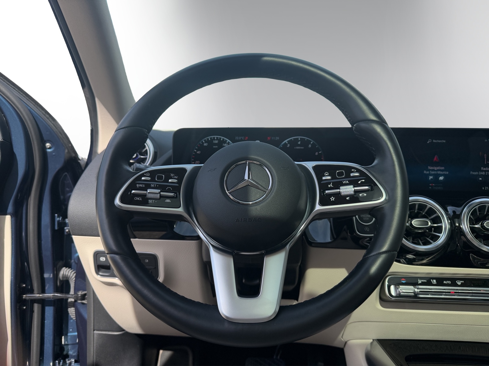 MERCEDES-BENZ GLA 250 Progressive4Matic-image-13
