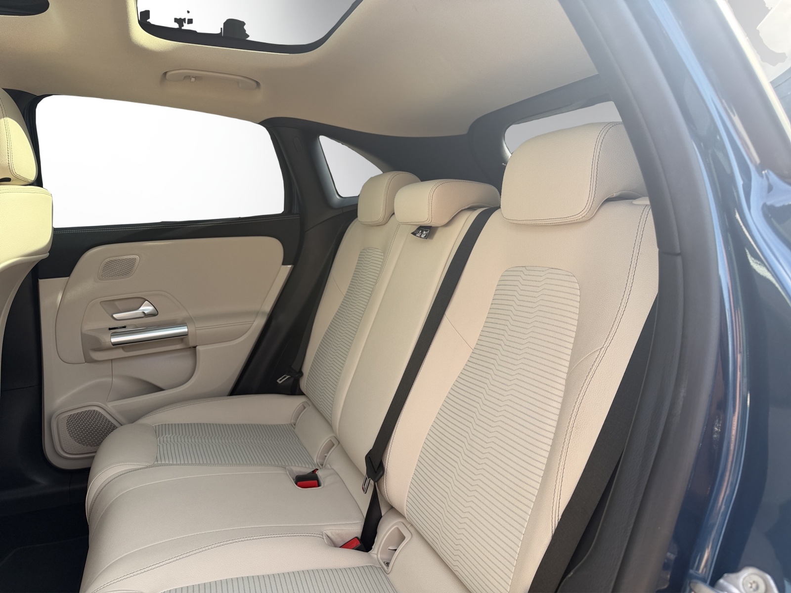 MERCEDES-BENZ GLA 250 Progressive4Matic-image-10