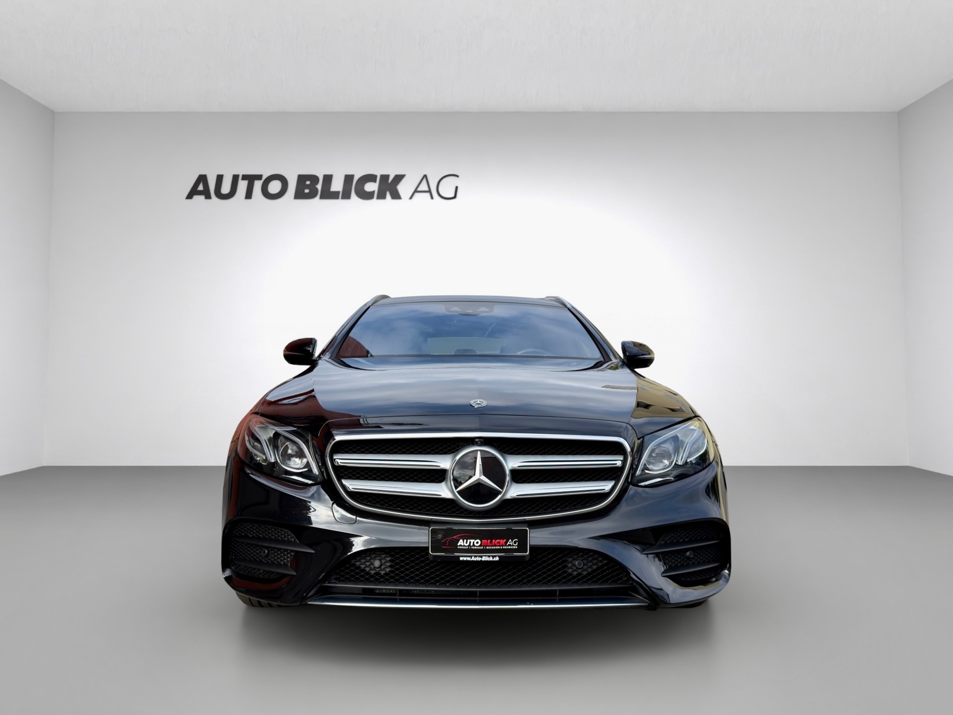 MERCEDES-BENZ E 220 d AMG Line 4Matic 9G-Tronic-showroom-element-2