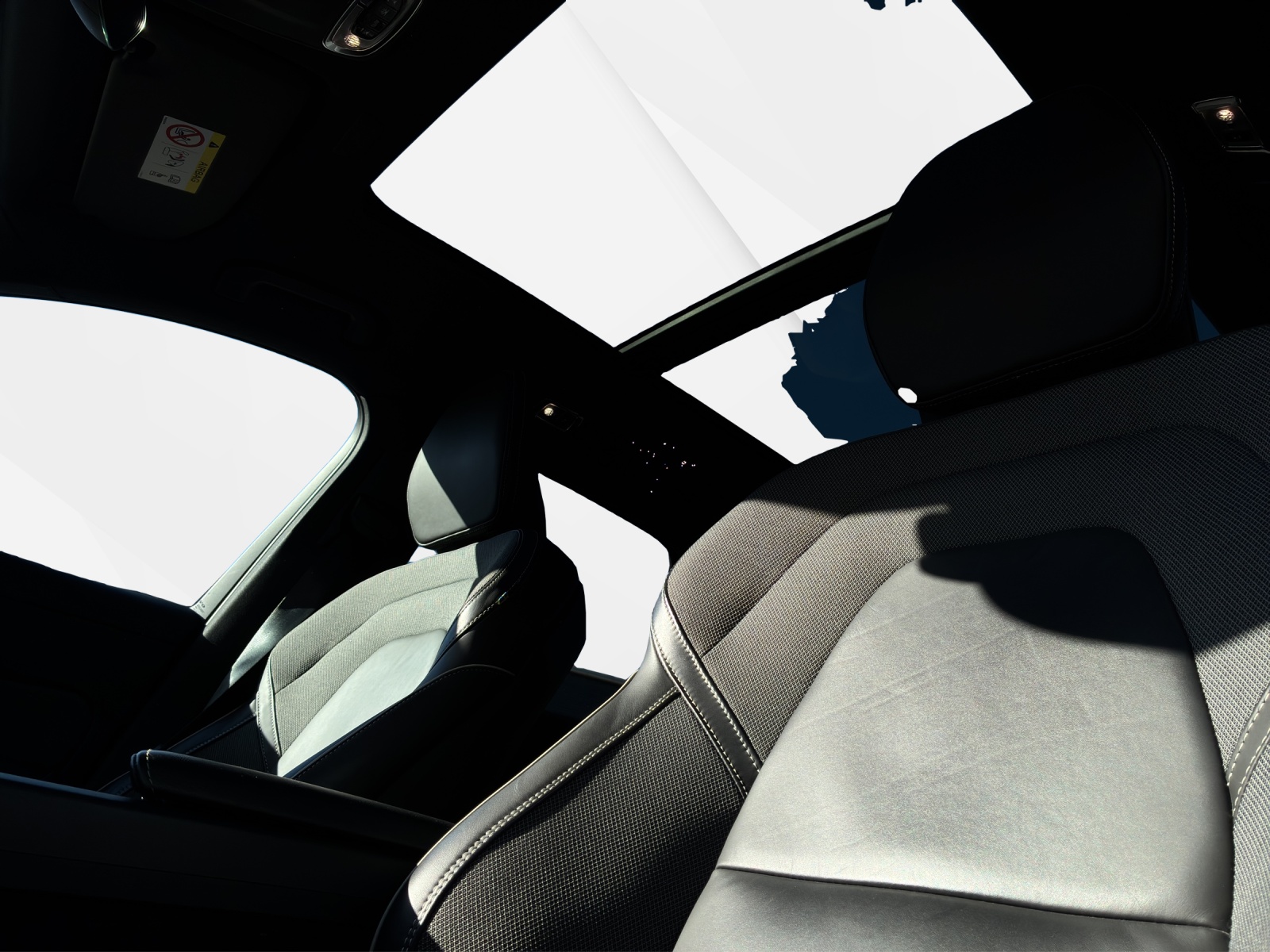 VOLVO XC60 2.0 T6 TE R-Design eAWD-image-19