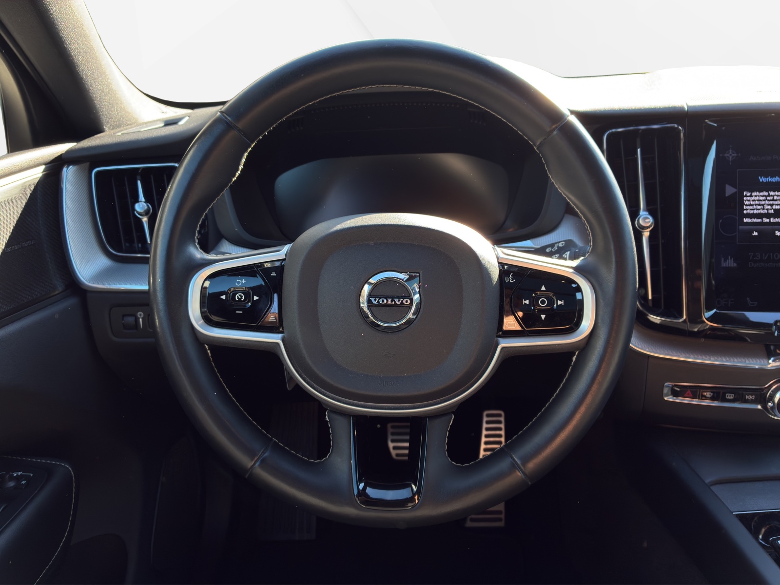 VOLVO XC60 2.0 T6 TE R-Design eAWD-image-11