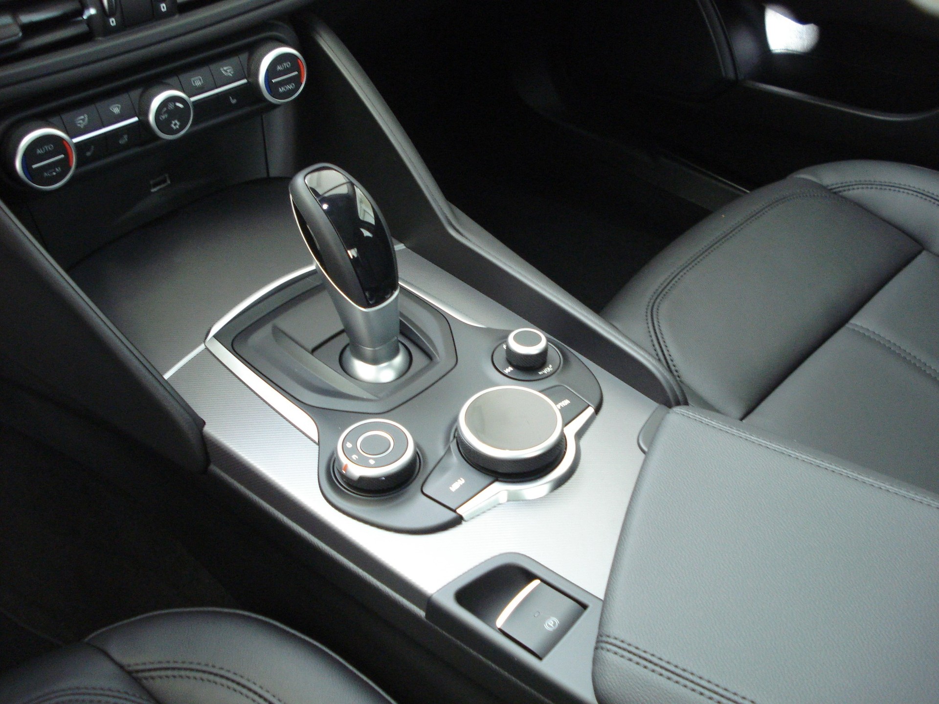 ALFA ROMEO Giulia 2.2 JTDM Super Automatic-image-3