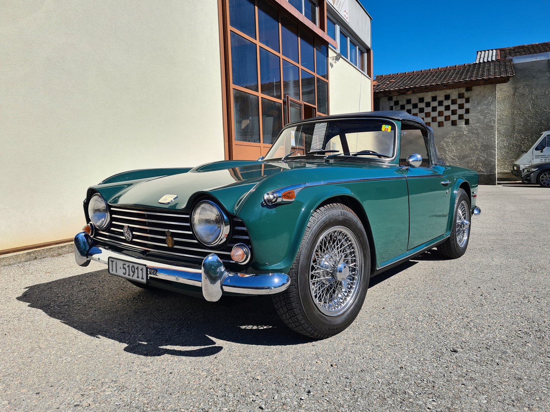 TRIUMPH TR5-image-1