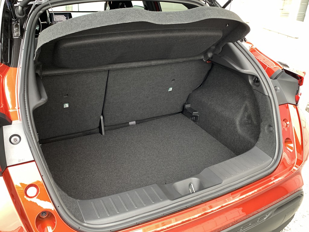 NISSAN Juke 1.6 Hybrid Tekna-image-12