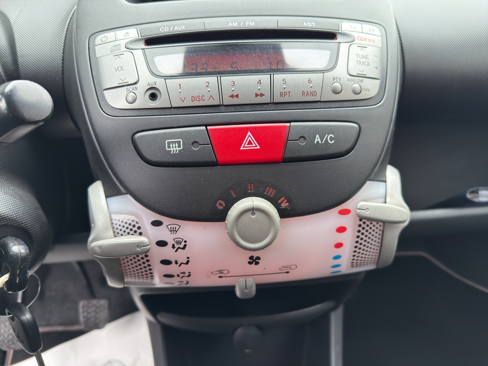 PEUGEOT 107 1.0 Style-image-14