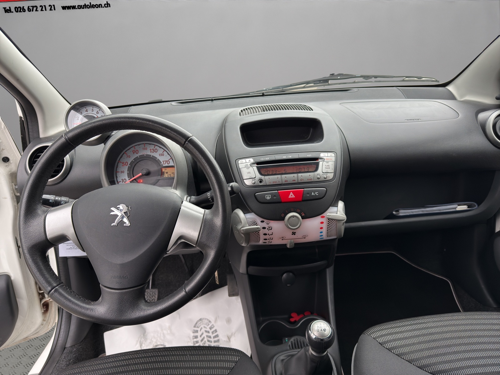 PEUGEOT 107 1.0 Style-image-13