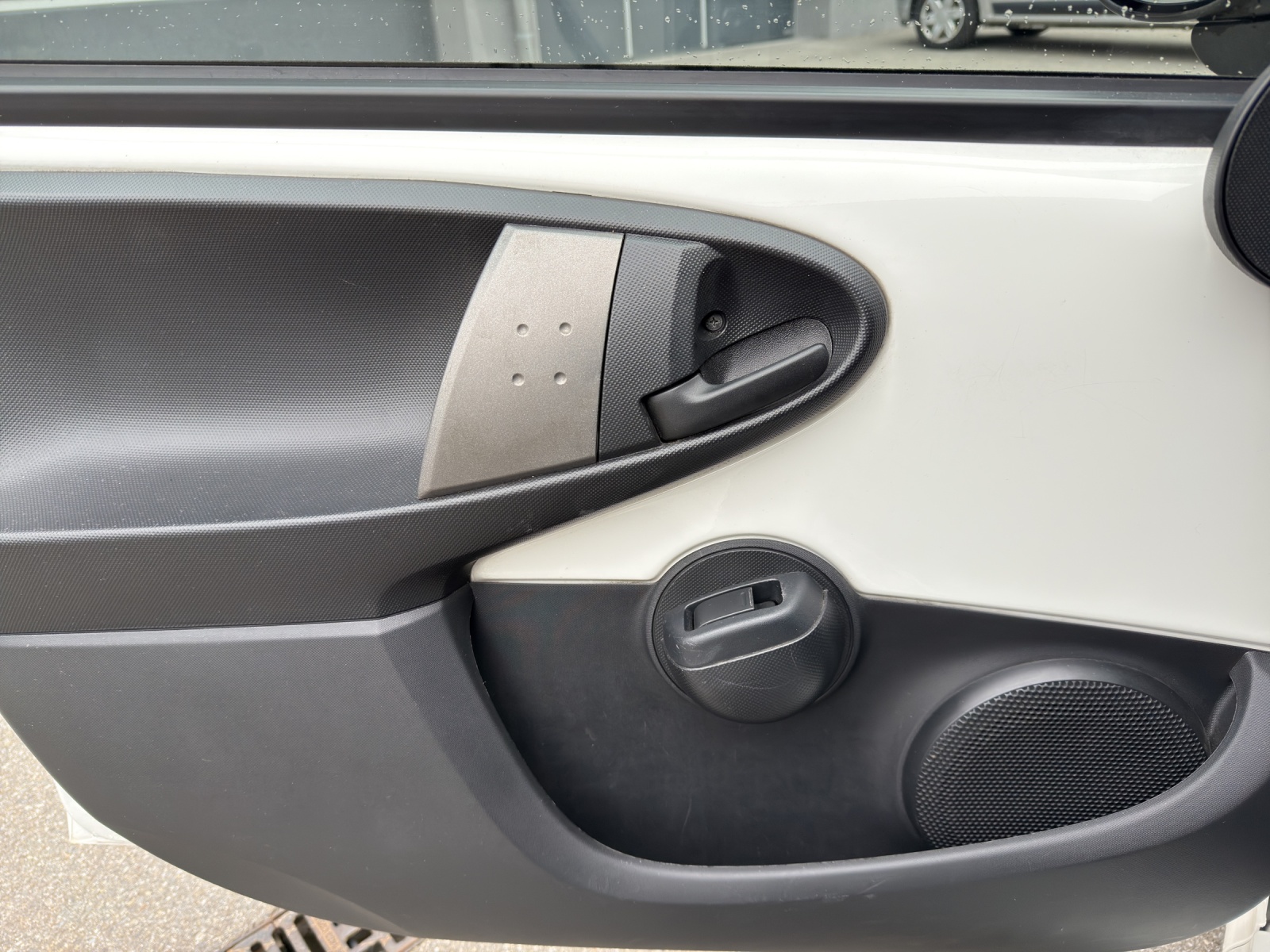 PEUGEOT 107 1.0 Style-image-11