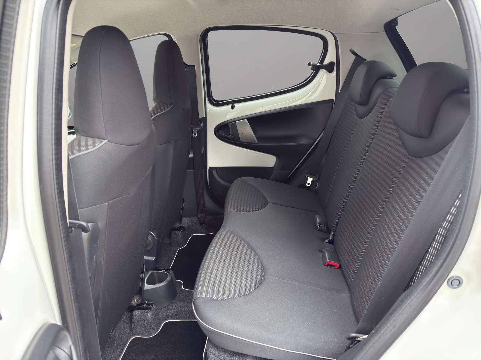 PEUGEOT 107 1.0 Style-image-12