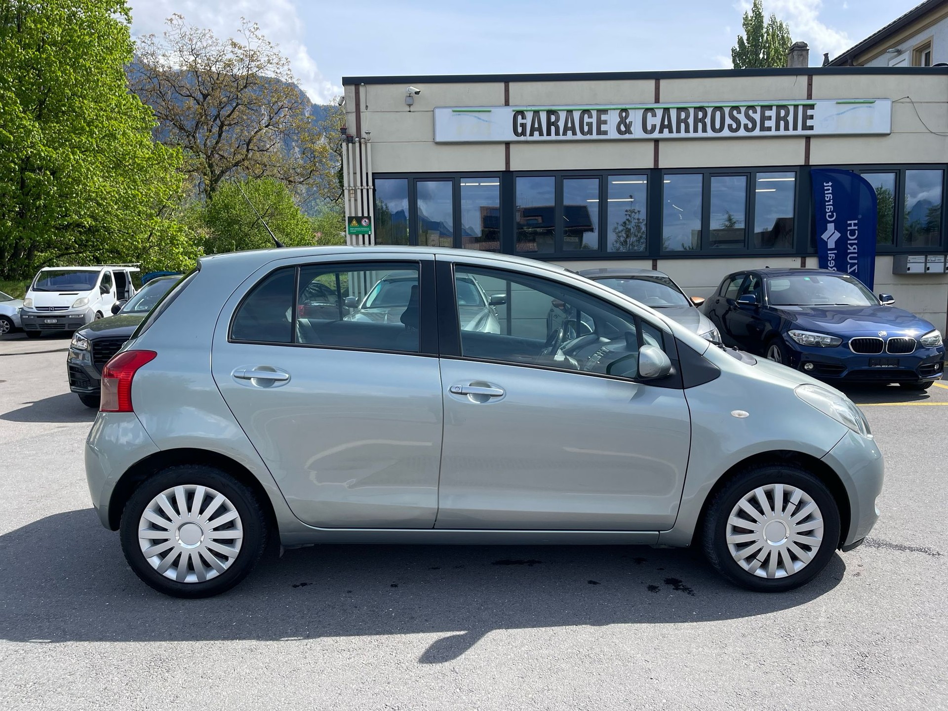 TOYOTA Yaris 1.3 Linea Sol-image-6