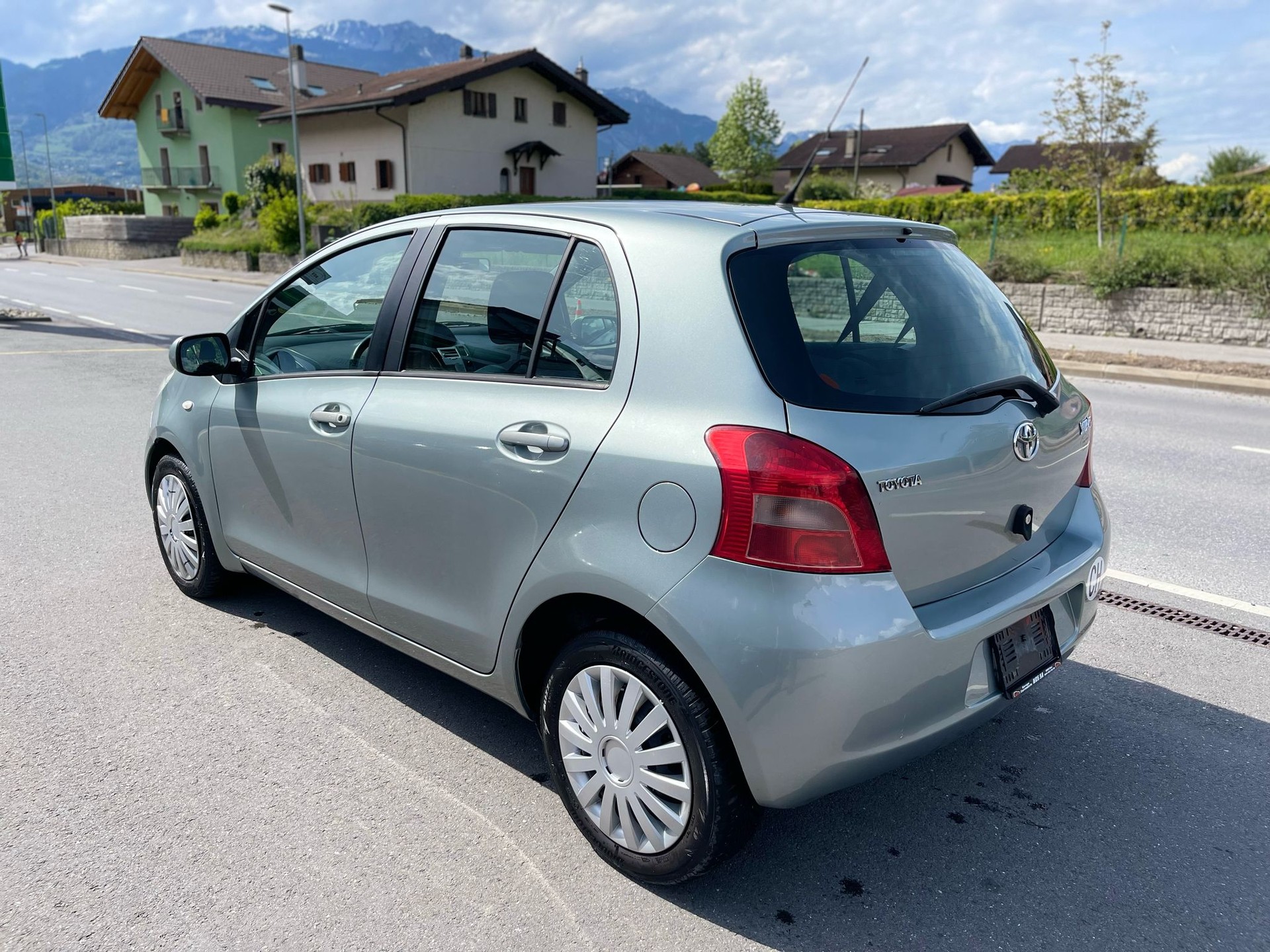 TOYOTA Yaris 1.3 Linea Sol-image-5