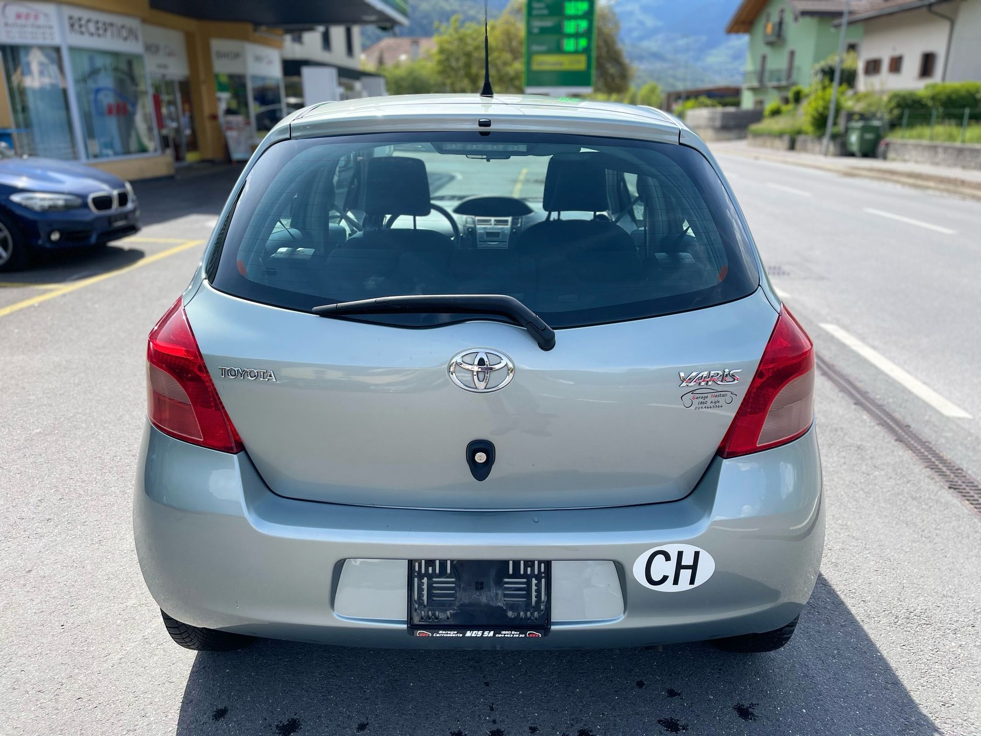 TOYOTA Yaris 1.3 Linea Sol-image-4