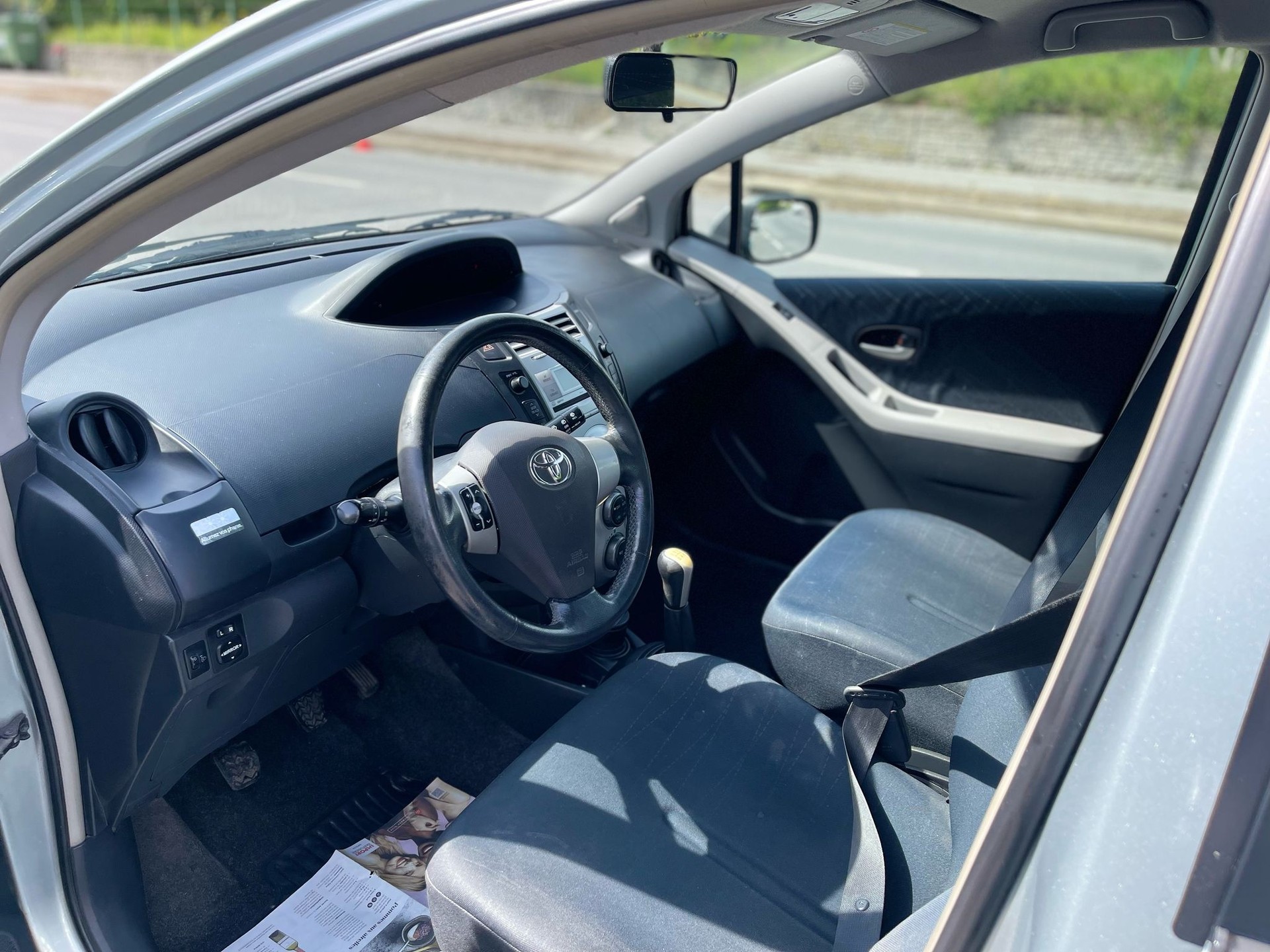 TOYOTA Yaris 1.3 Linea Sol-image-8