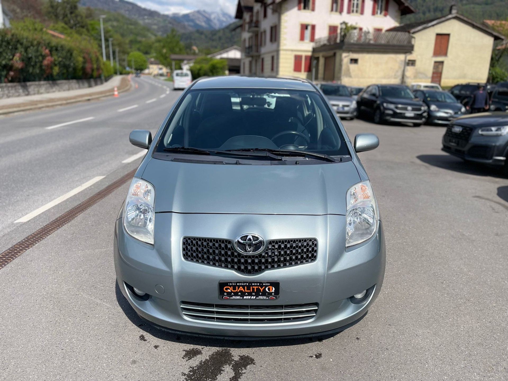 TOYOTA Yaris 1.3 Linea Sol-image-1
