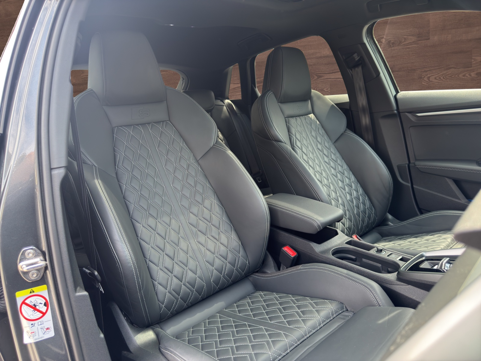 AUDI S3 Sportback 2.0 TFSI quattro S-tronic-image-14