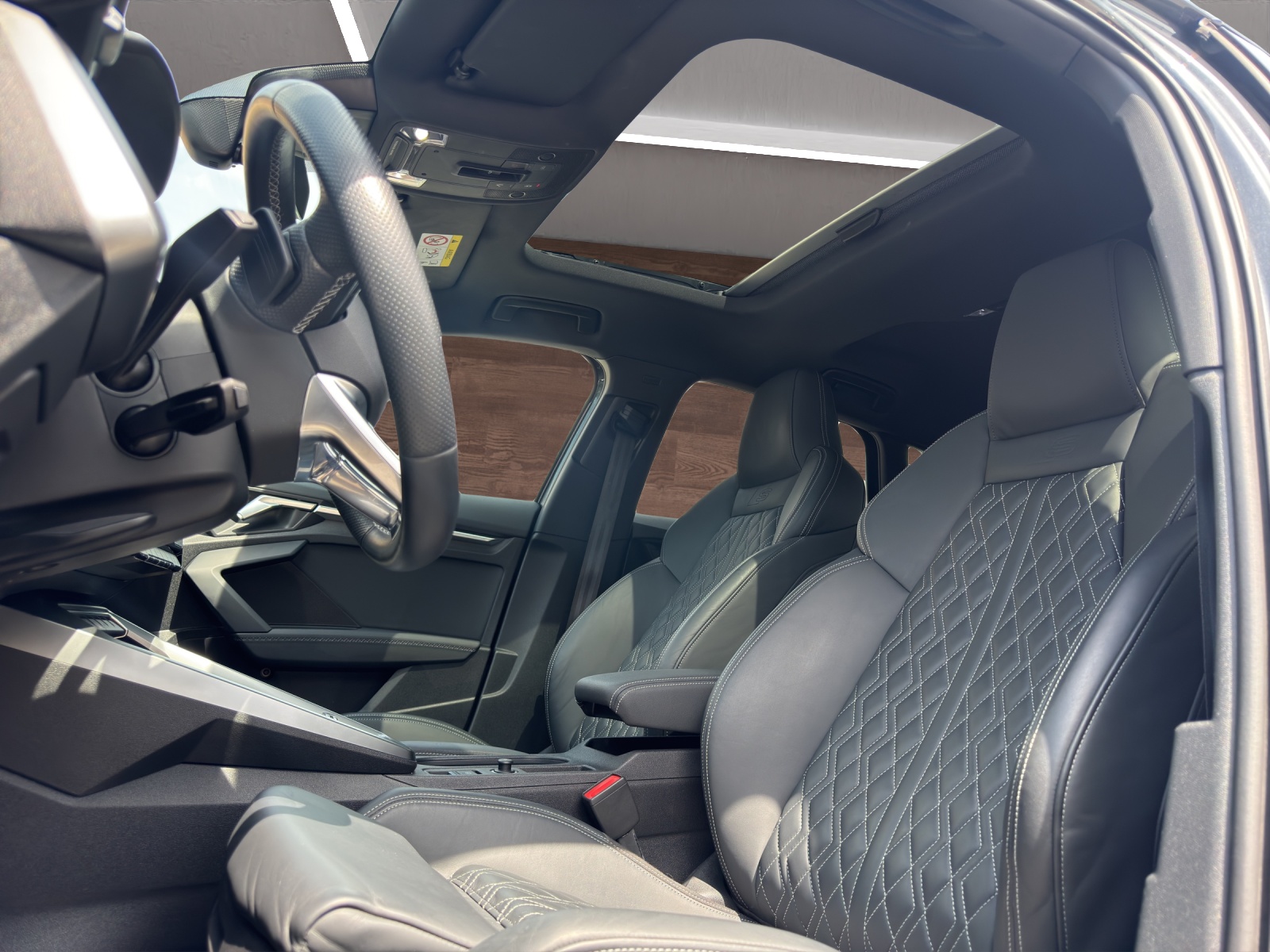AUDI S3 Sportback 2.0 TFSI quattro S-tronic-image-8