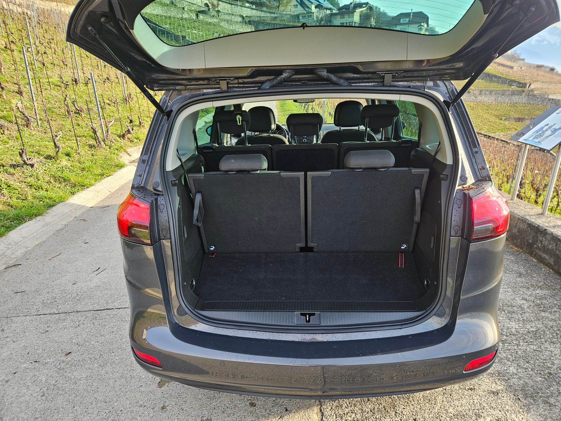 OPEL Zafira Tourer 1.4i 16V Active Edition-image-4
