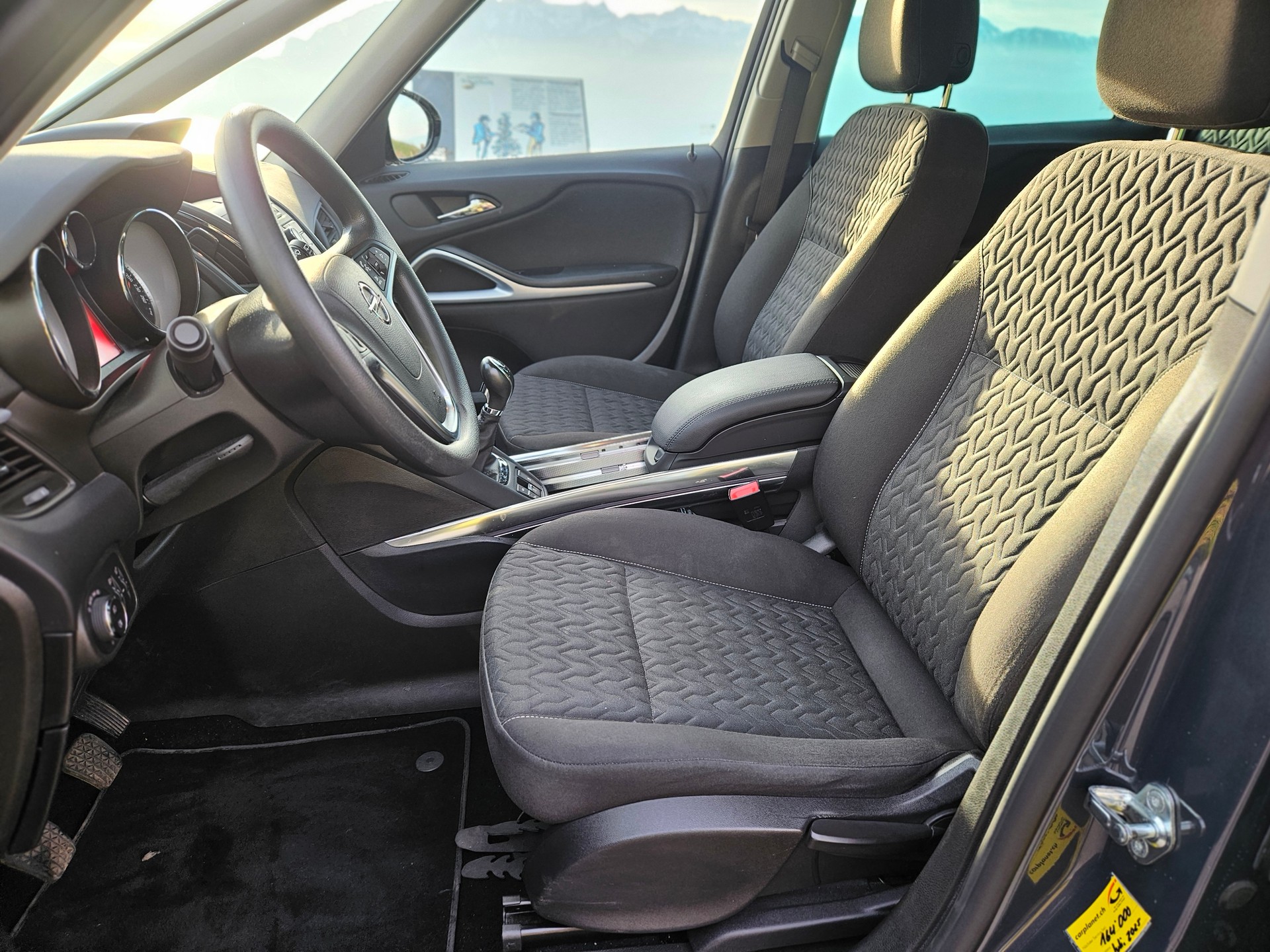 OPEL Zafira Tourer 1.4i 16V Active Edition-image-12