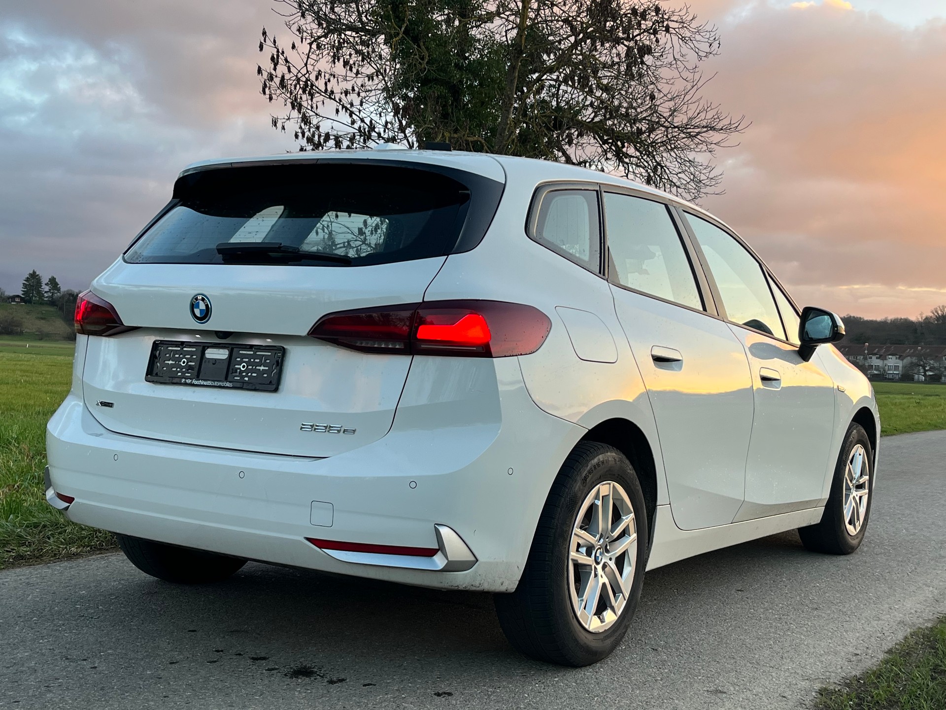 BMW 225e xDrive Active Tourer-image-7