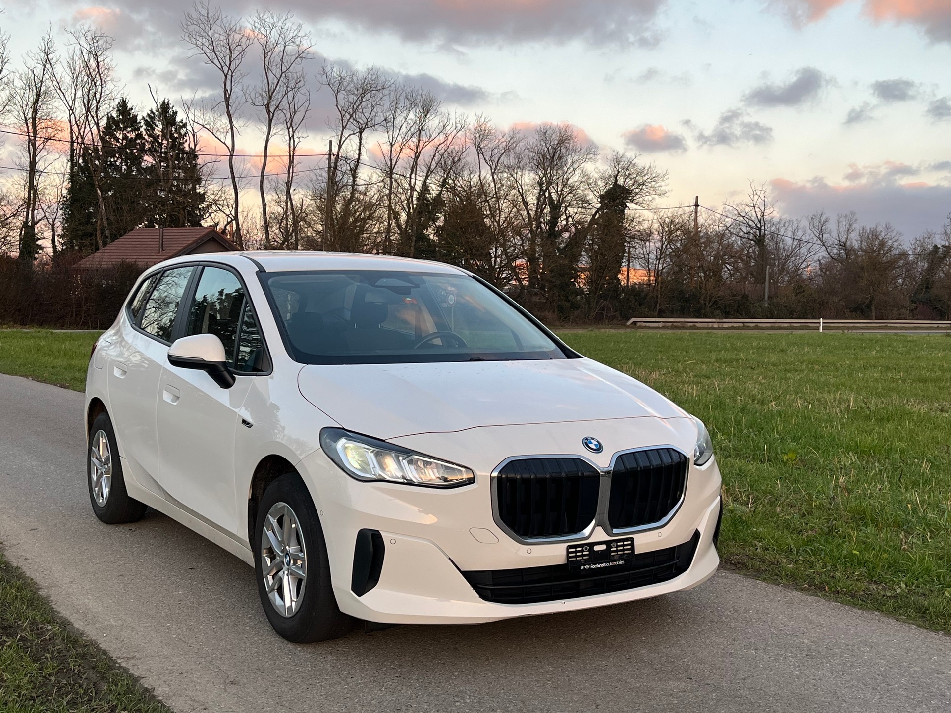 BMW 225e xDrive Active Tourer-showroom-element-2