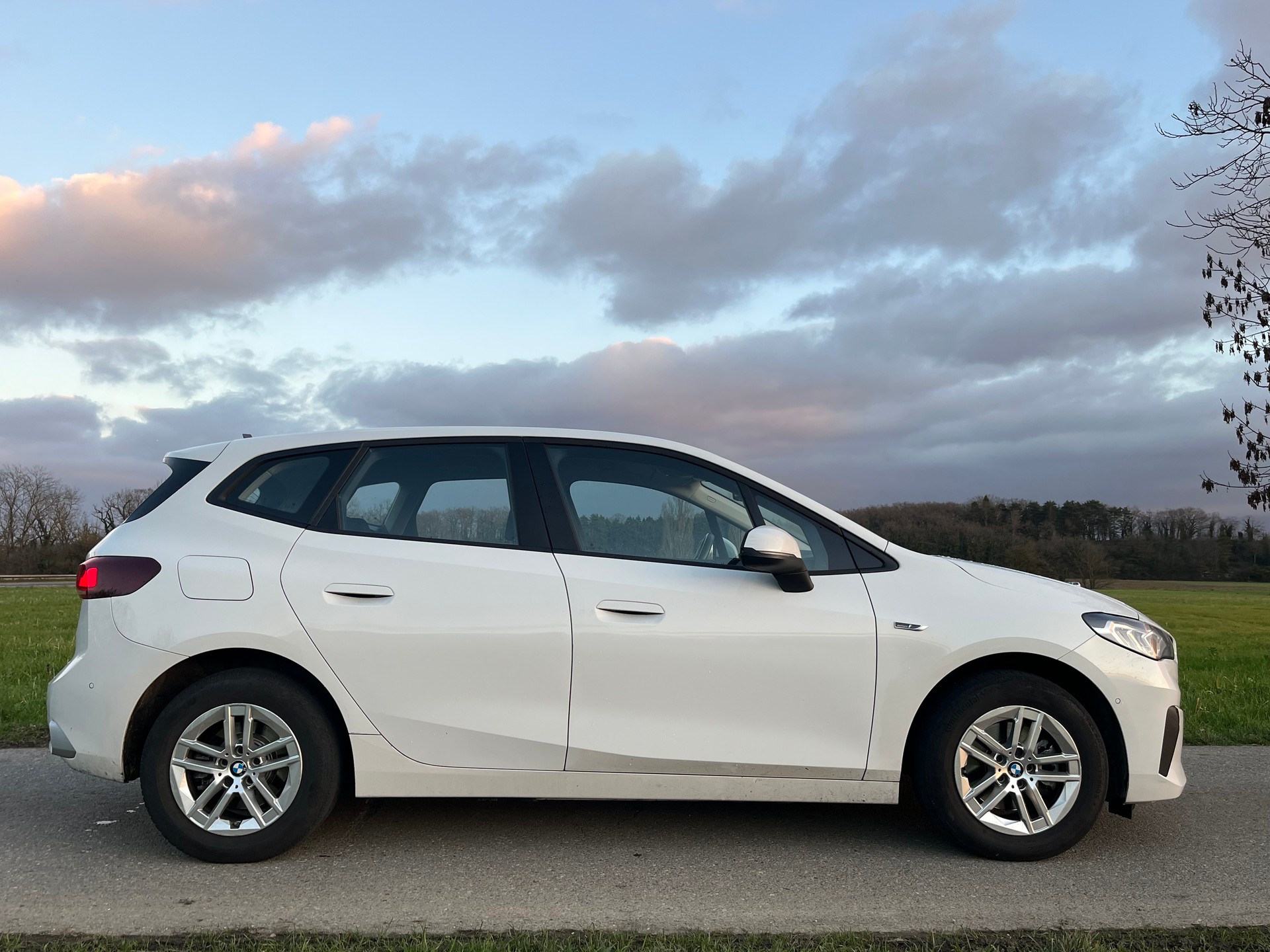 BMW 225e xDrive Active Tourer-image-5