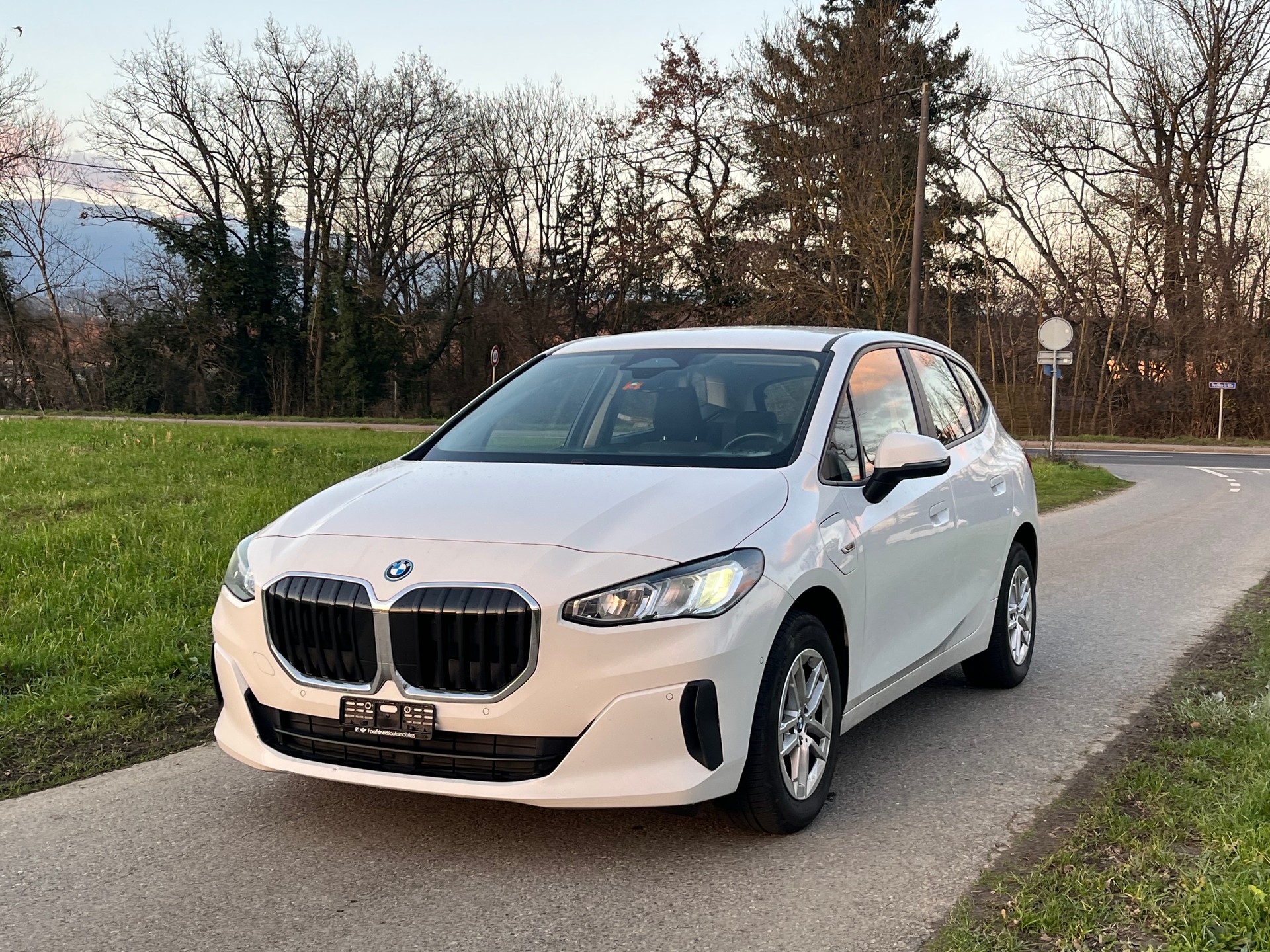 BMW 225e xDrive Active Tourer-showroom-element-3