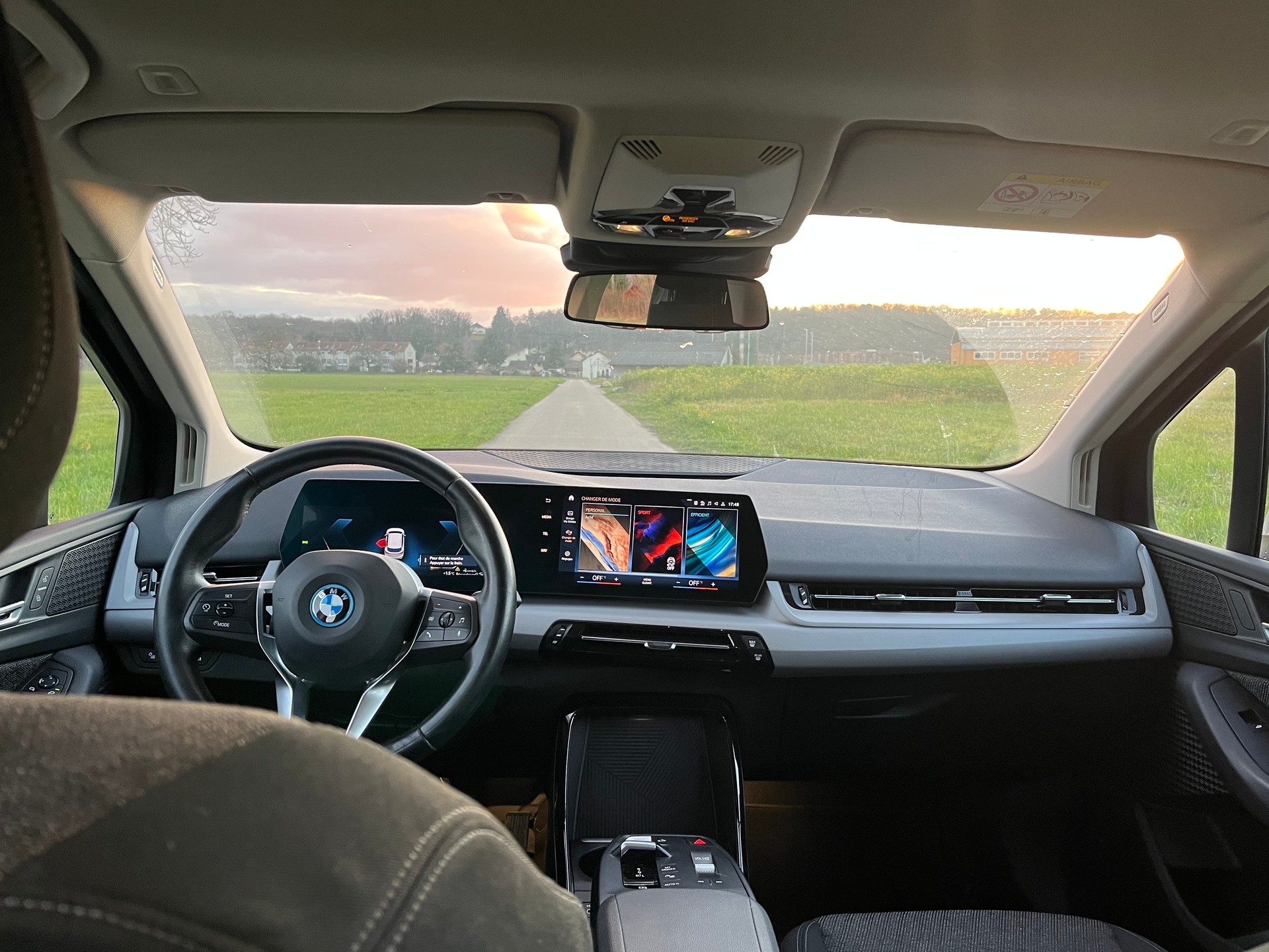 BMW 225e xDrive Active Tourer-image-14