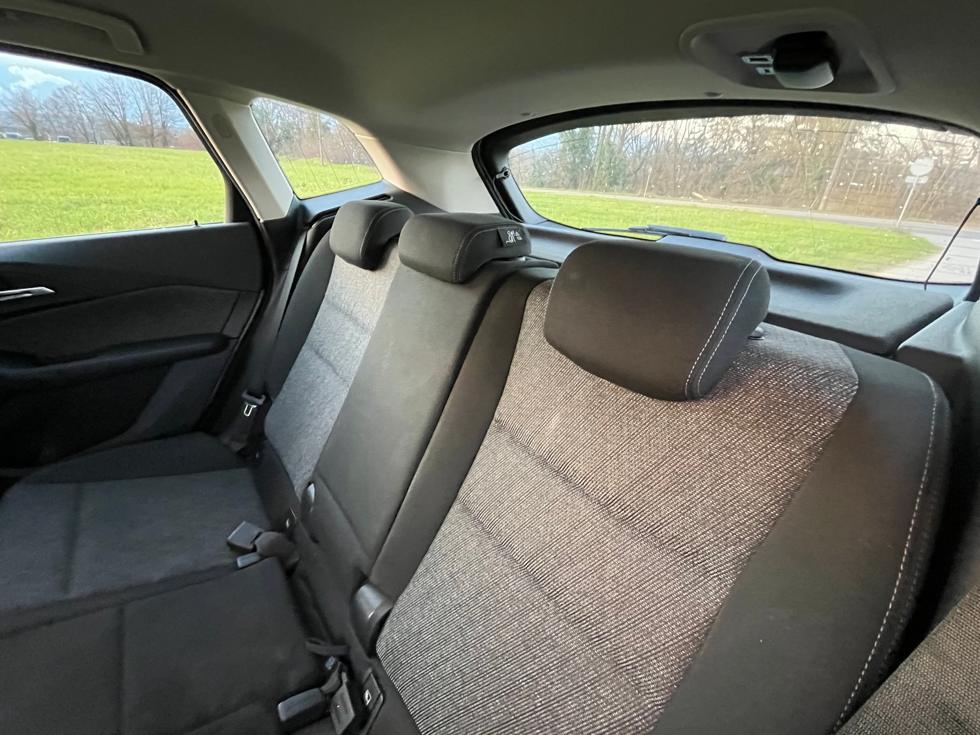 BMW 225e xDrive Active Tourer-image-13