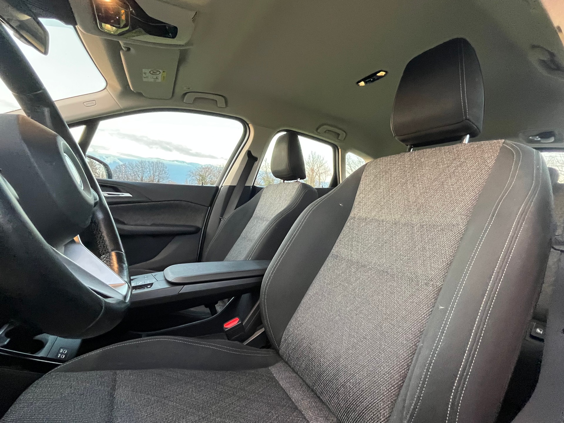 BMW 225e xDrive Active Tourer-image-12