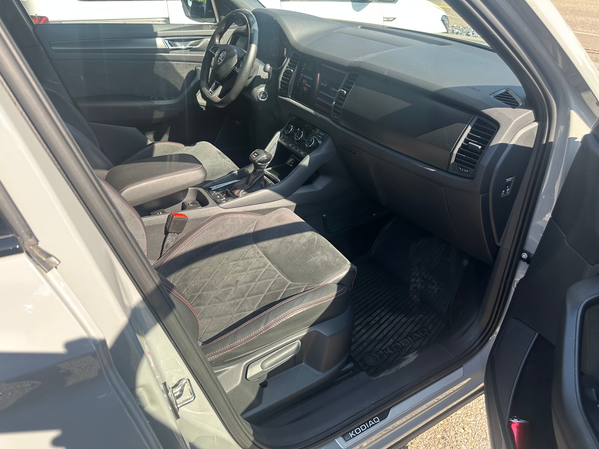 SKODA Kodiaq 2.0 Bi-TDI SCR RS 4x4 DSG-image-12